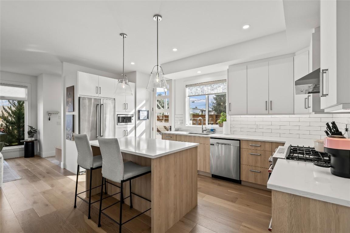 









887


Morrison

Avenue, 2,
Kelowna,




BC
V1Y 5E6

