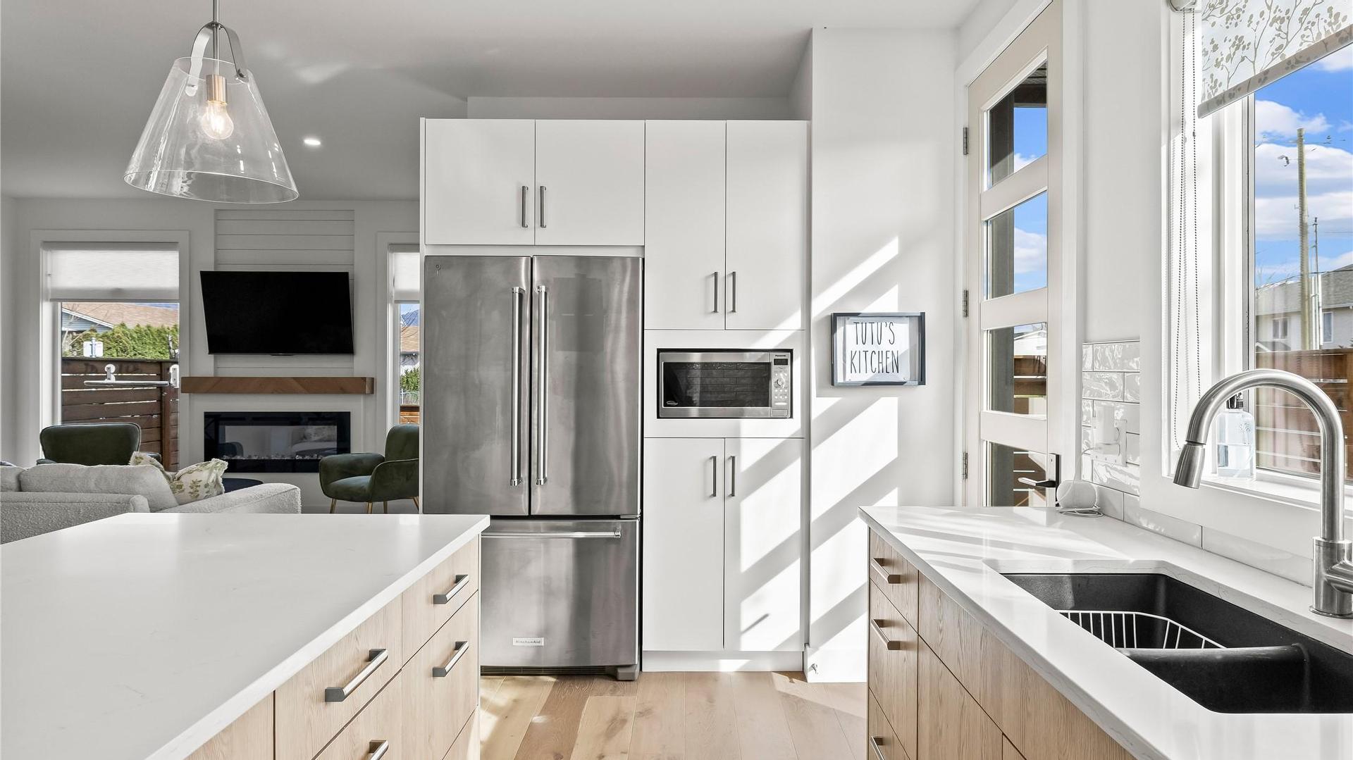 









887


Morrison

Avenue, 2,
Kelowna,




BC
V1Y 5E6

