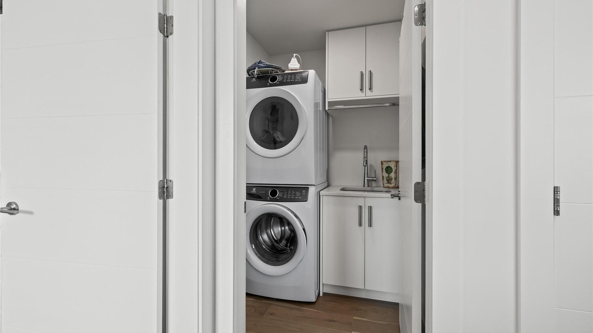 









887


Morrison

Avenue, 2,
Kelowna,




BC
V1Y 5E6

