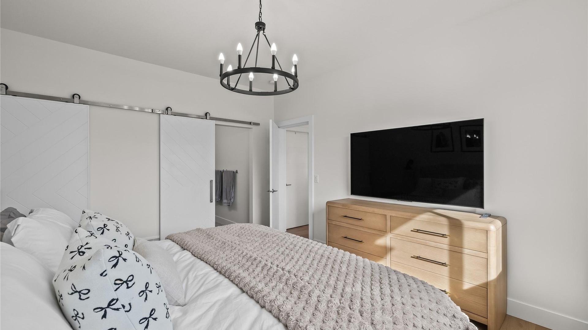 









887


Morrison

Avenue, 2,
Kelowna,




BC
V1Y 5E6

