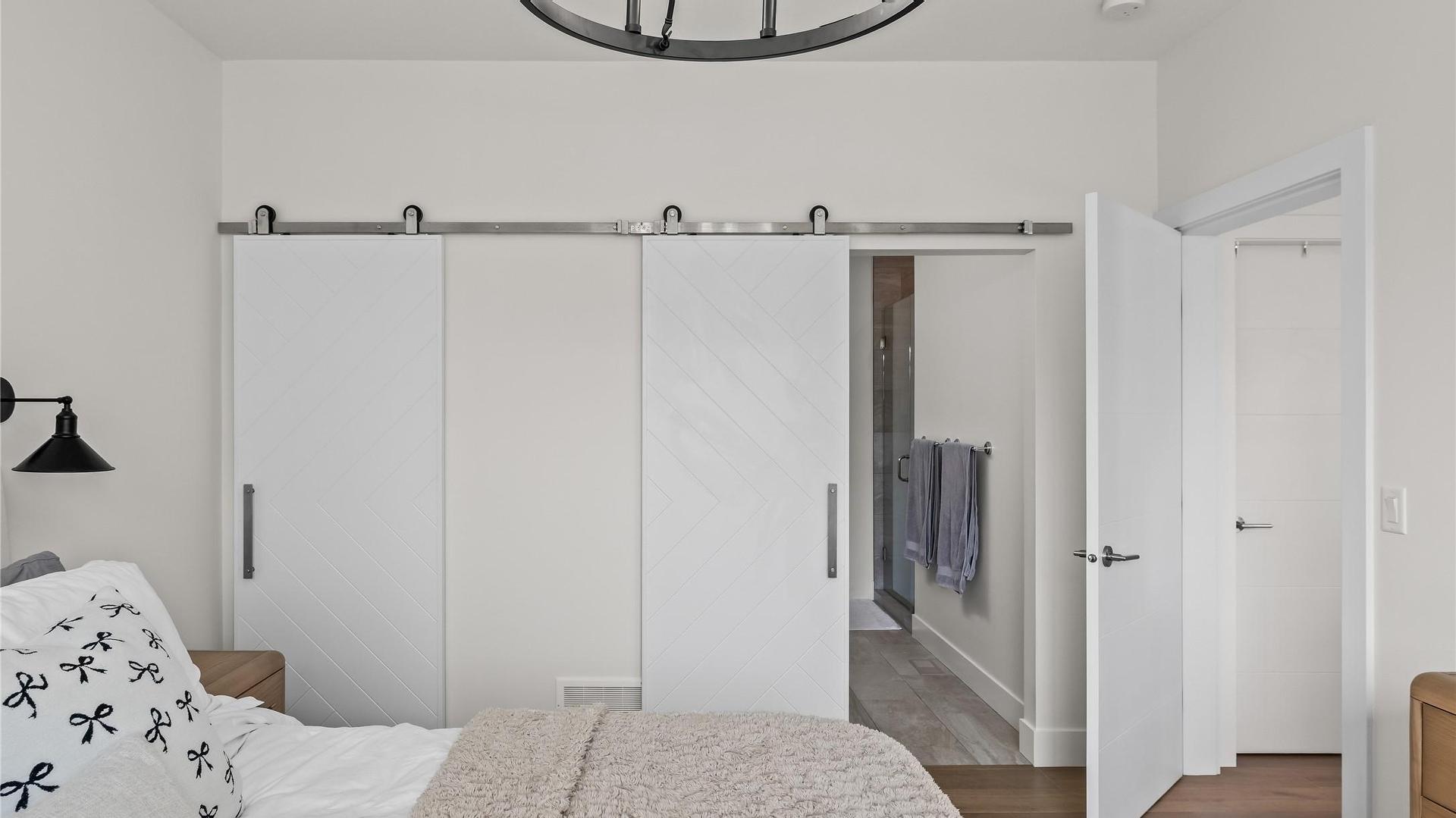 









887


Morrison

Avenue, 2,
Kelowna,




BC
V1Y 5E6

