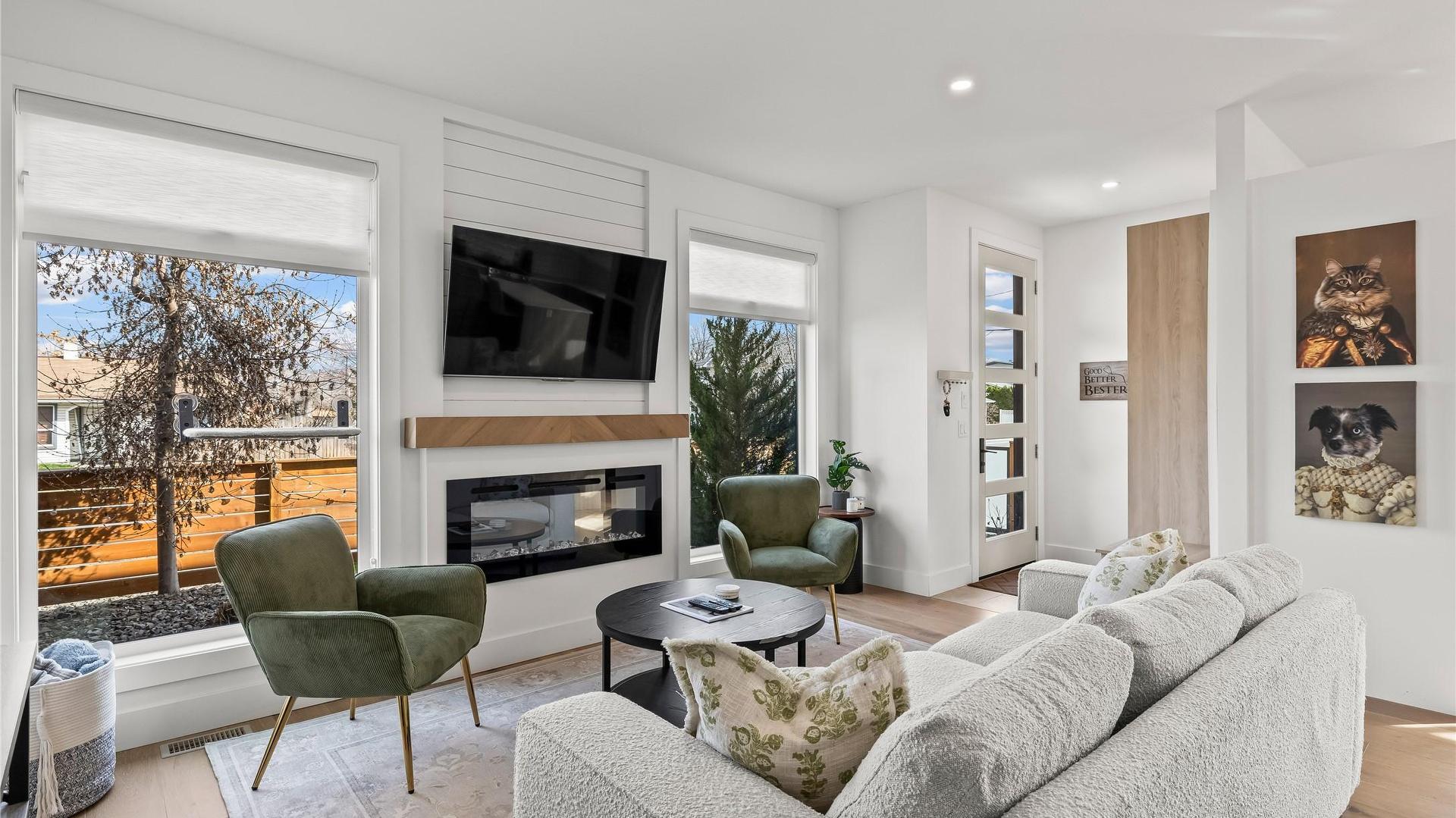 









887


Morrison

Avenue, 2,
Kelowna,




BC
V1Y 5E6

