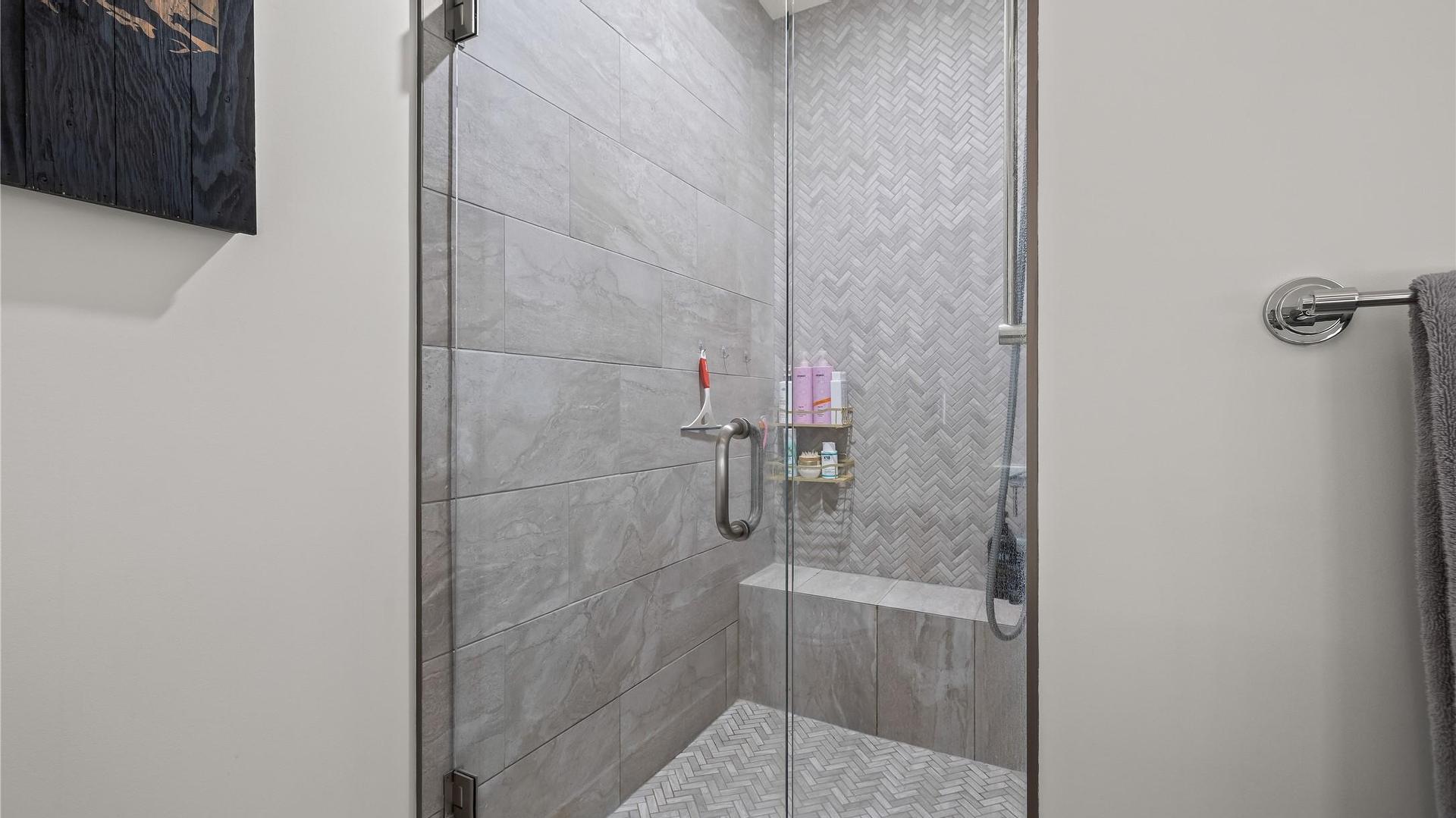 









887


Morrison

Avenue, 2,
Kelowna,




BC
V1Y 5E6

