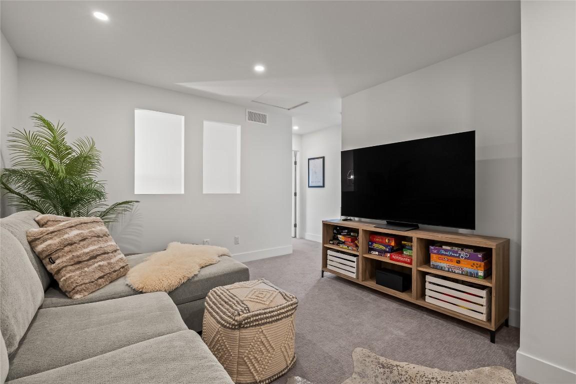 









887


Morrison

Avenue, 2,
Kelowna,




BC
V1Y 5E6

