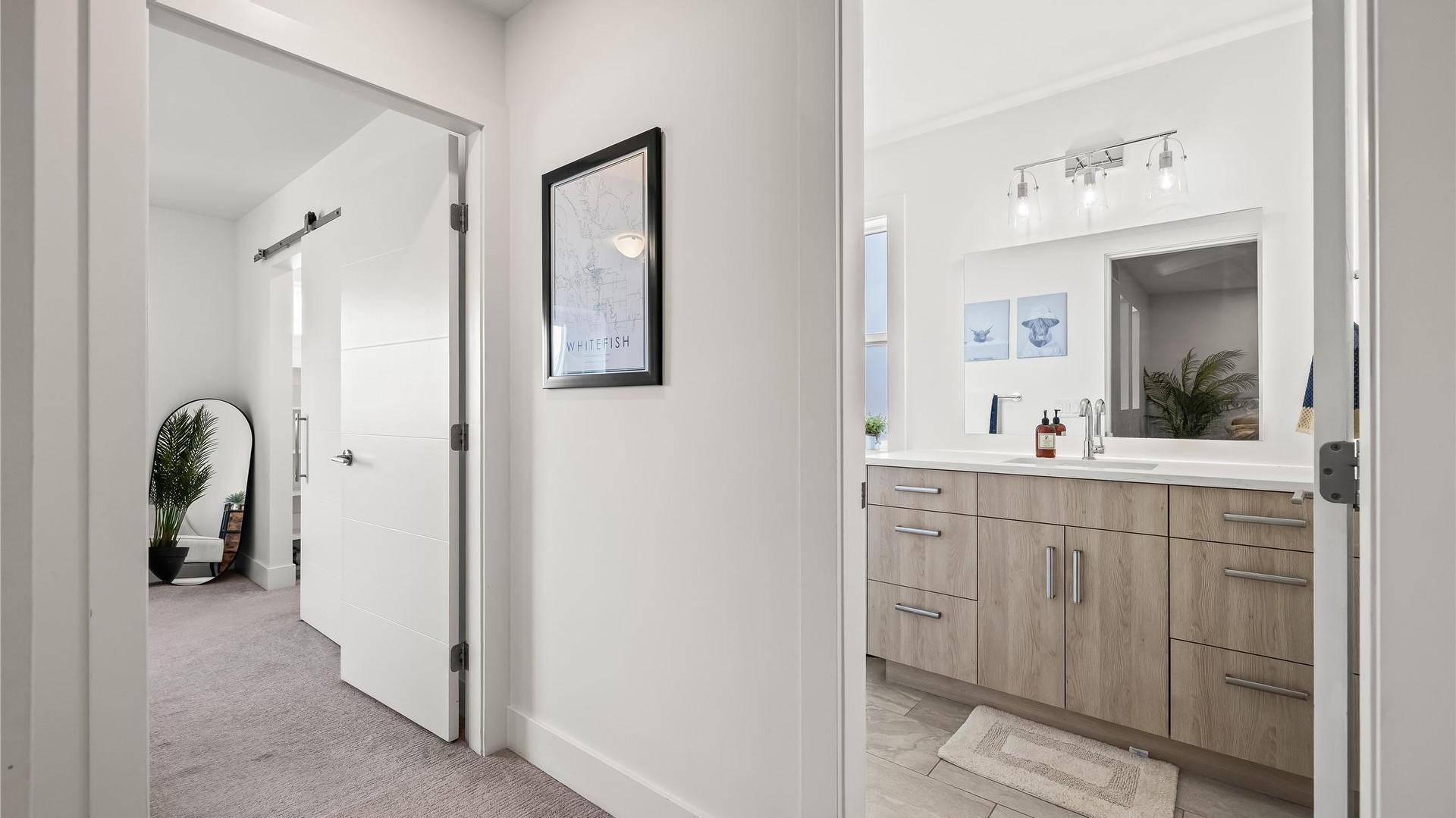 









887


Morrison

Avenue, 2,
Kelowna,




BC
V1Y 5E6

