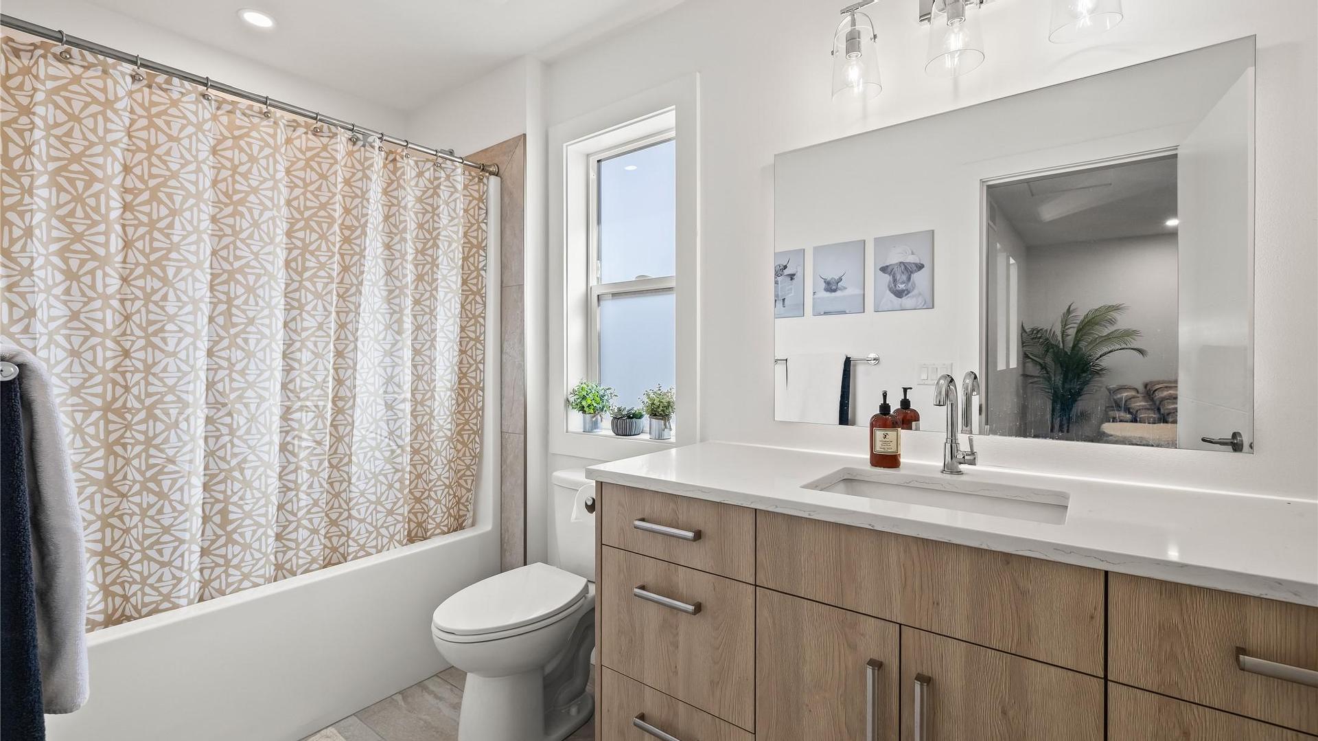 









887


Morrison

Avenue, 2,
Kelowna,




BC
V1Y 5E6

