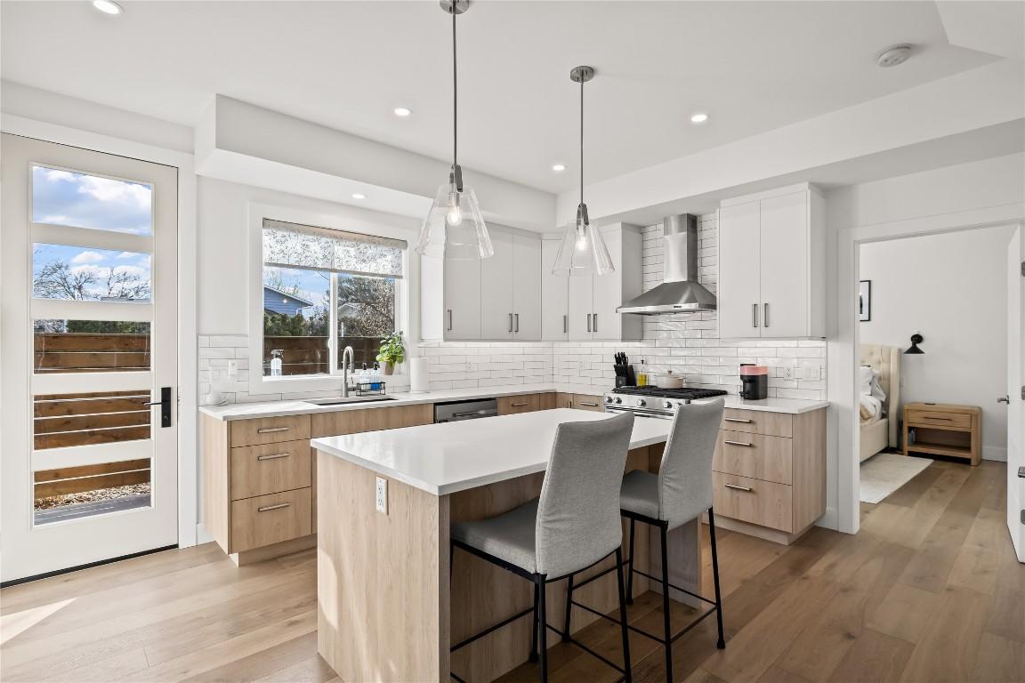 









887


Morrison

Avenue, 2,
Kelowna,




BC
V1Y 5E6

