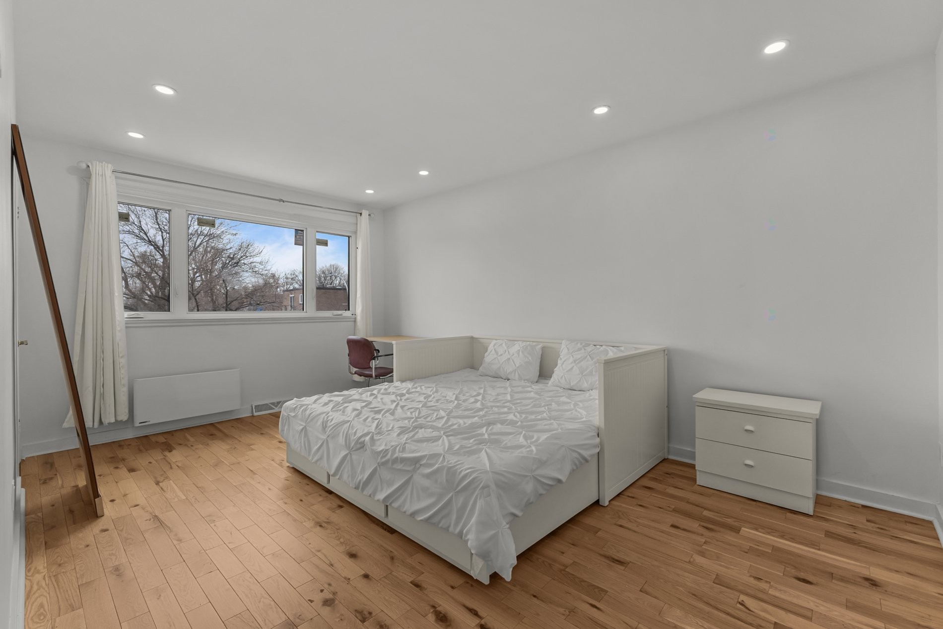 









8325

 - 8327


Boul. de Châteauneuf

,
Montréal (Anjou),




QC
H1K1E6

