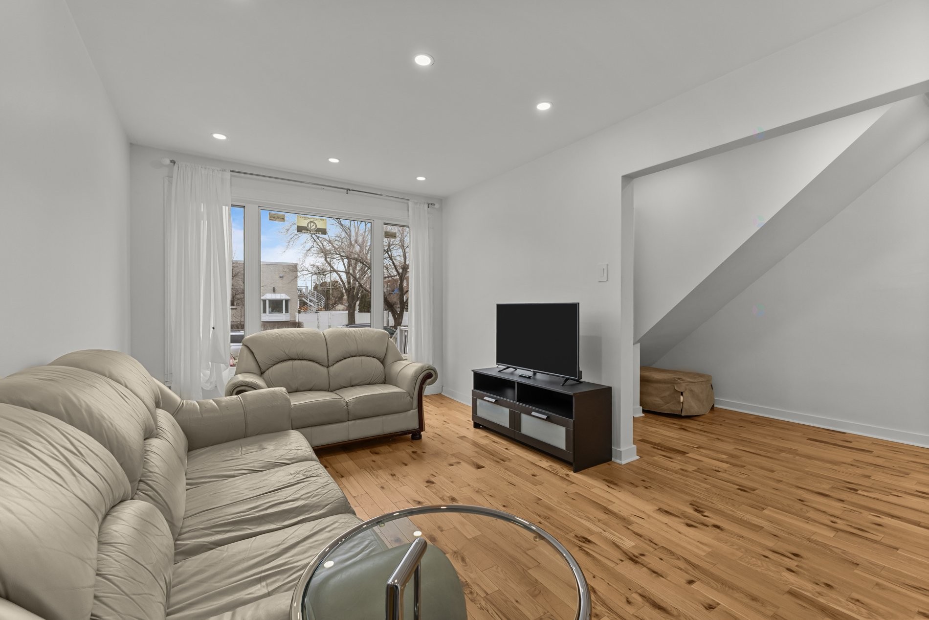 









8325

 - 8327


Boul. de Châteauneuf

,
Montréal (Anjou),




QC
H1K1E6

