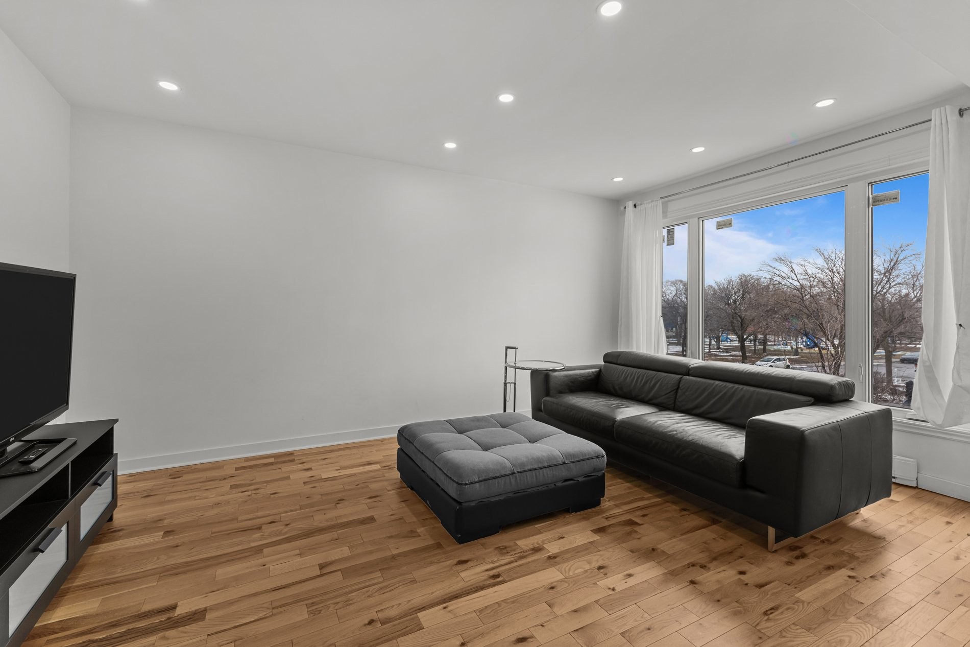 









8325

 - 8327


Boul. de Châteauneuf

,
Montréal (Anjou),




QC
H1K1E6

