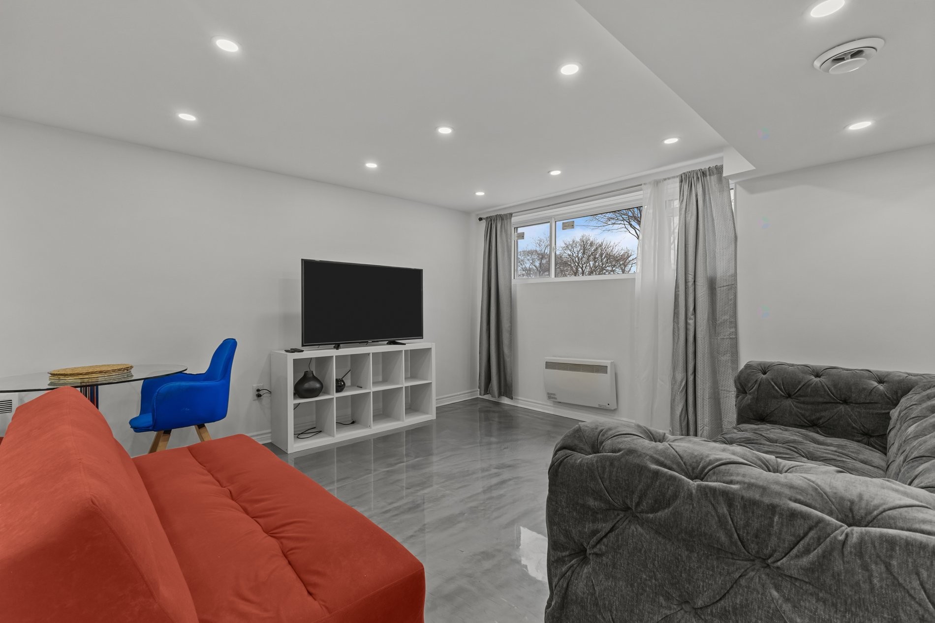 









8325

 - 8327


Boul. de Châteauneuf

,
Montréal (Anjou),




QC
H1K1E6

