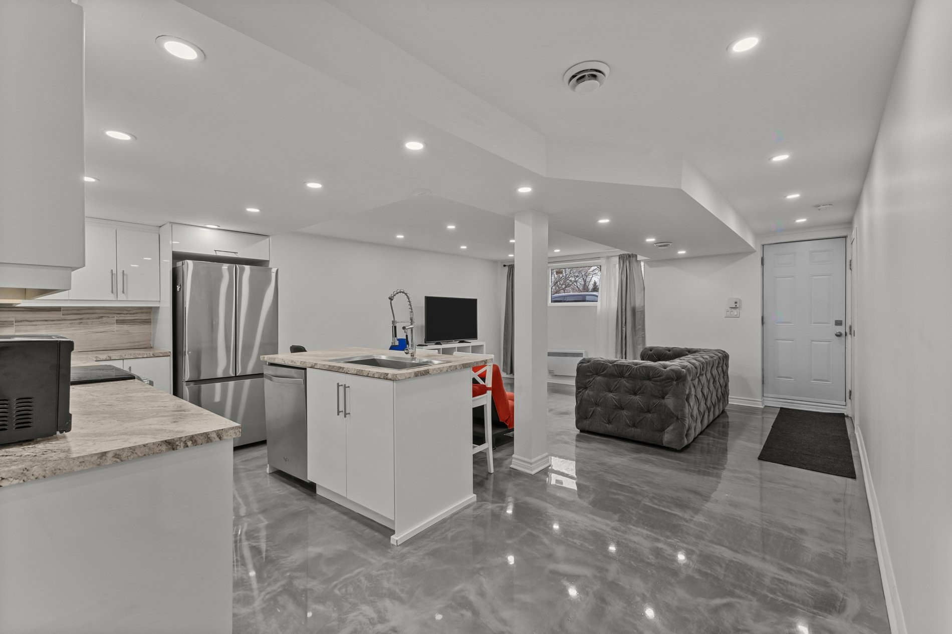 









8325

 - 8327


Boul. de Châteauneuf

,
Montréal (Anjou),




QC
H1K1E6

