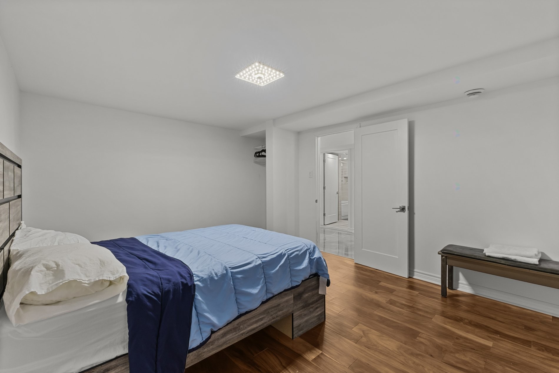 









8325

 - 8327


Boul. de Châteauneuf

,
Montréal (Anjou),




QC
H1K1E6

