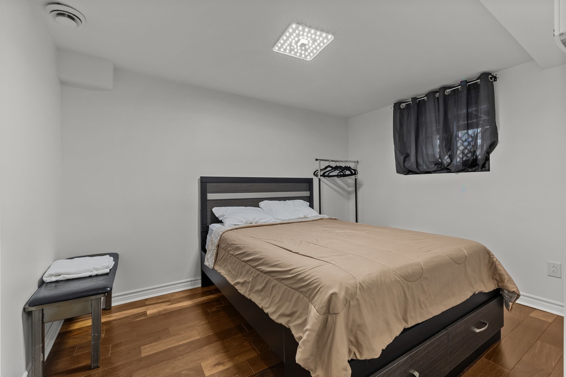 









8325

 - 8327


Boul. de Châteauneuf

,
Montréal (Anjou),




QC
H1K1E6

