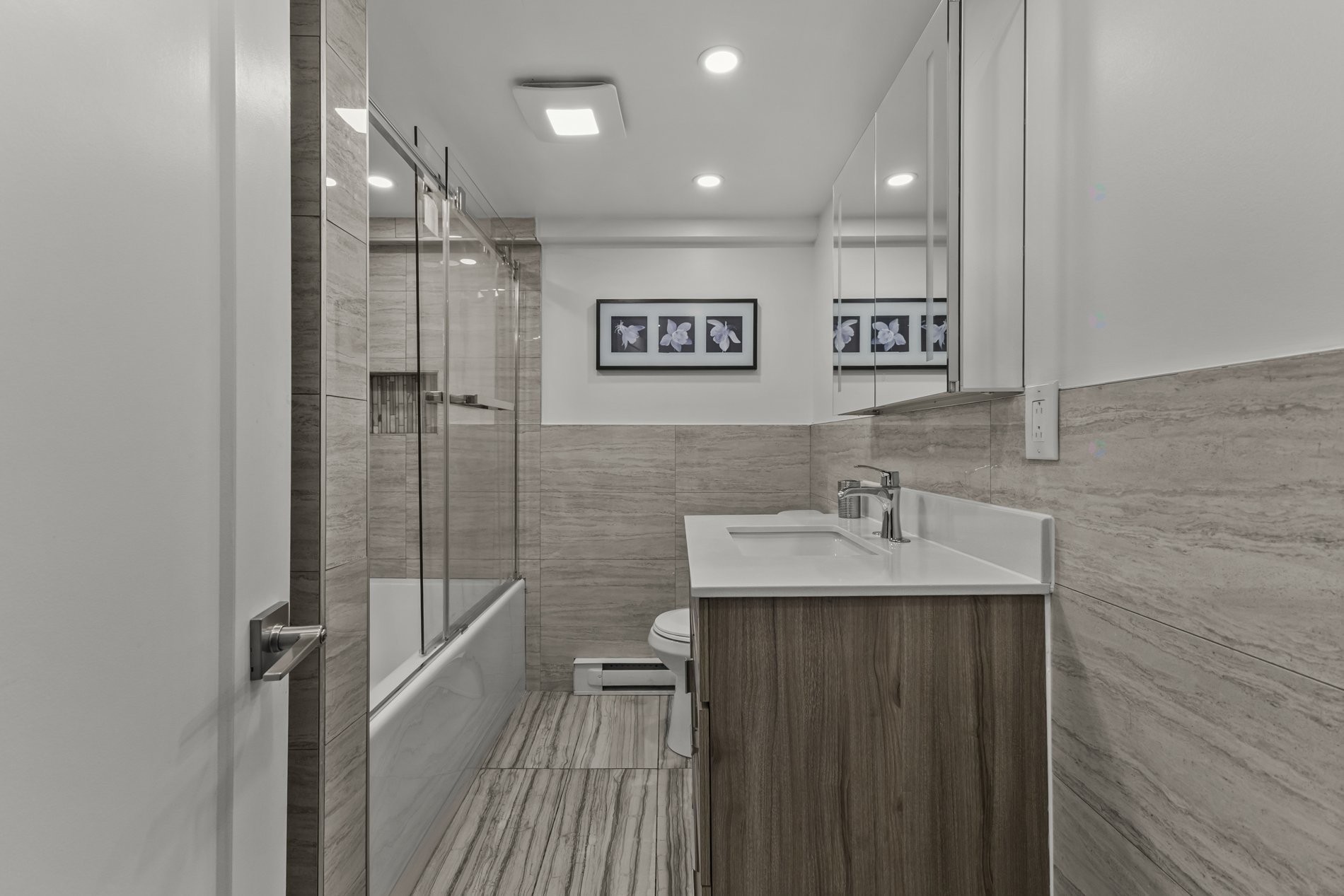 









8325

 - 8327


Boul. de Châteauneuf

,
Montréal (Anjou),




QC
H1K1E6

