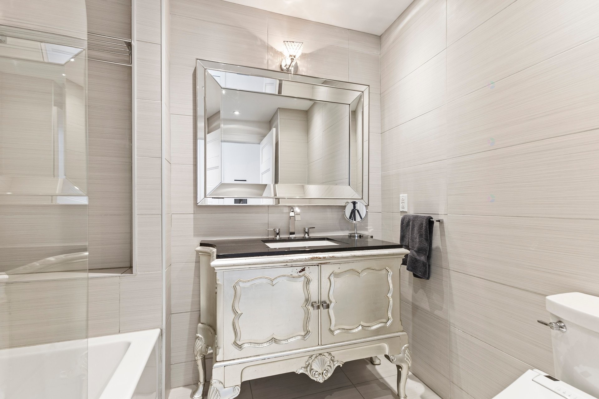 









3636


Av. Henri-Julien

, 10,
Montréal (Le Plateau-Mont-Royal),




QC
H2X3H5

