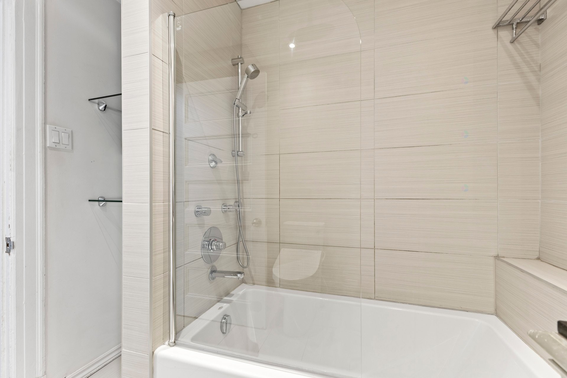 









3636


Av. Henri-Julien

, 10,
Montréal (Le Plateau-Mont-Royal),




QC
H2X3H5

