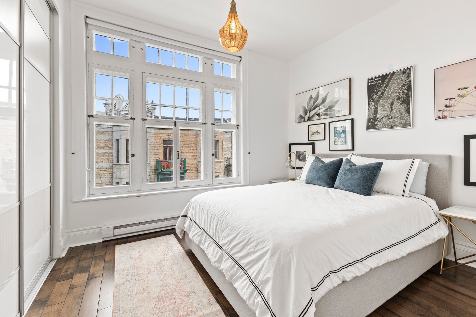 









3636


Av. Henri-Julien

, 10,
Montréal (Le Plateau-Mont-Royal),




QC
H2X3H5


