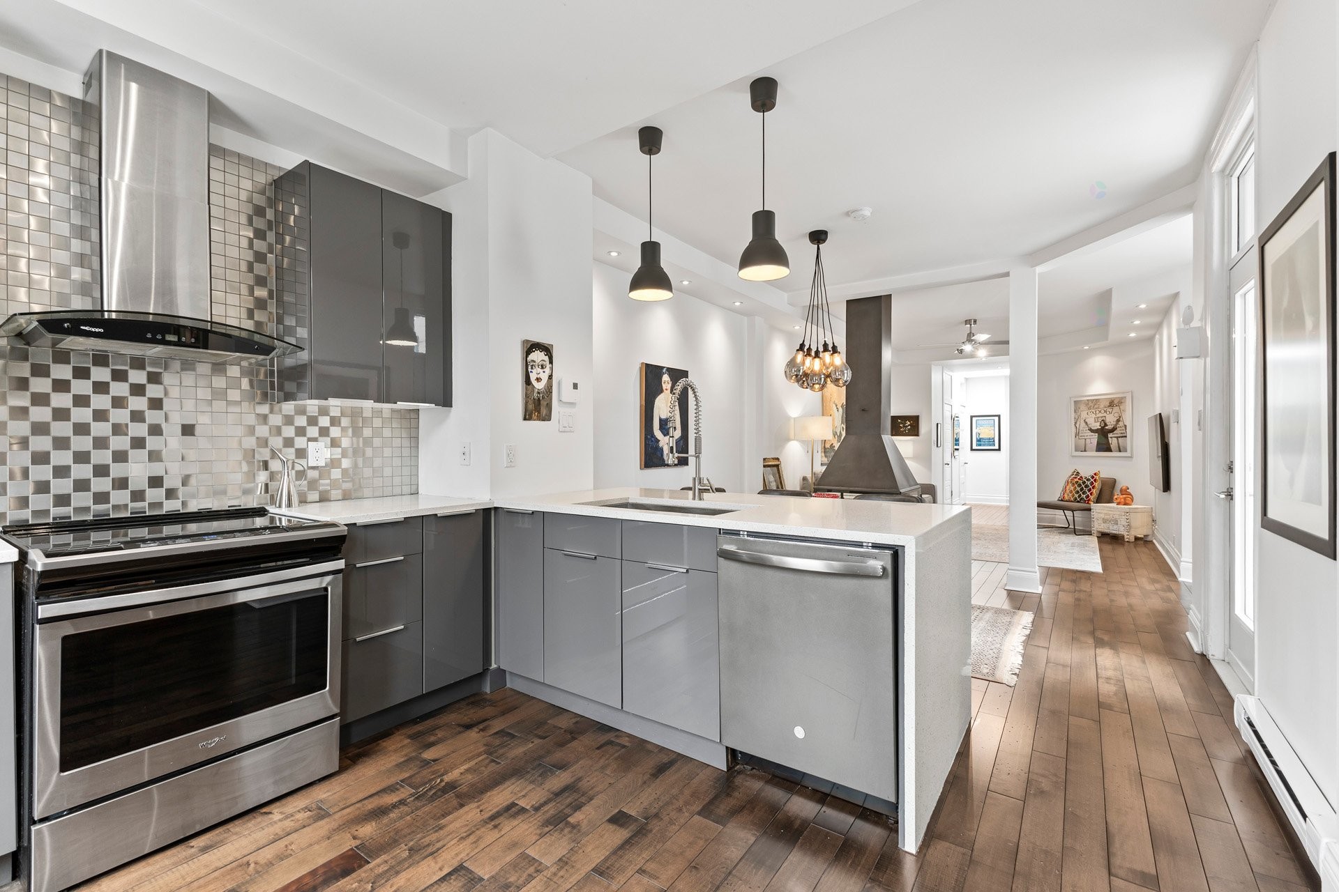 









3636


Av. Henri-Julien

, 10,
Montréal (Le Plateau-Mont-Royal),




QC
H2X3H5

