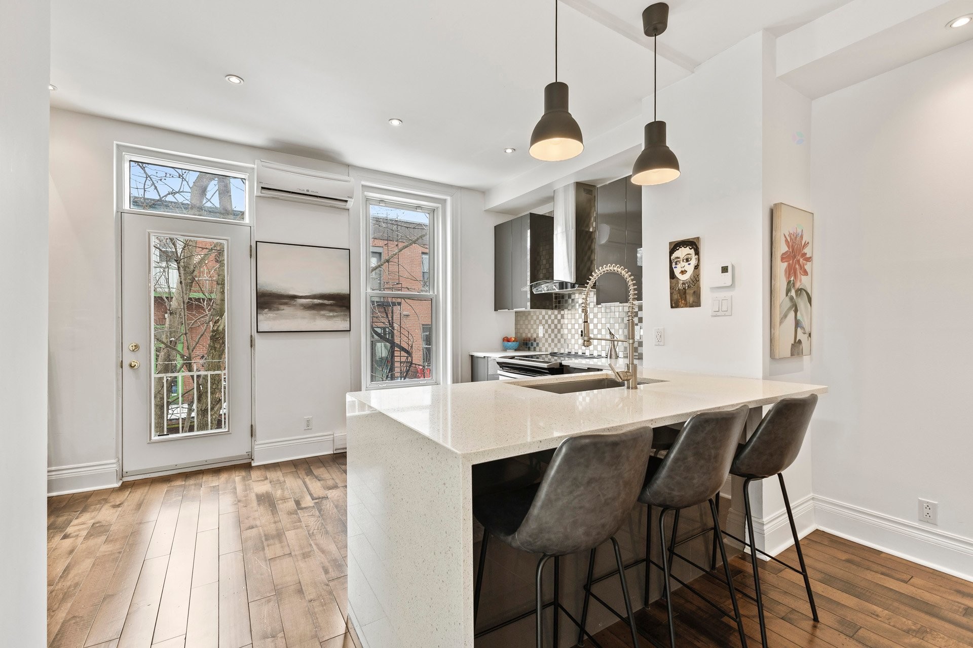 









3636


Av. Henri-Julien

, 10,
Montréal (Le Plateau-Mont-Royal),




QC
H2X3H5

