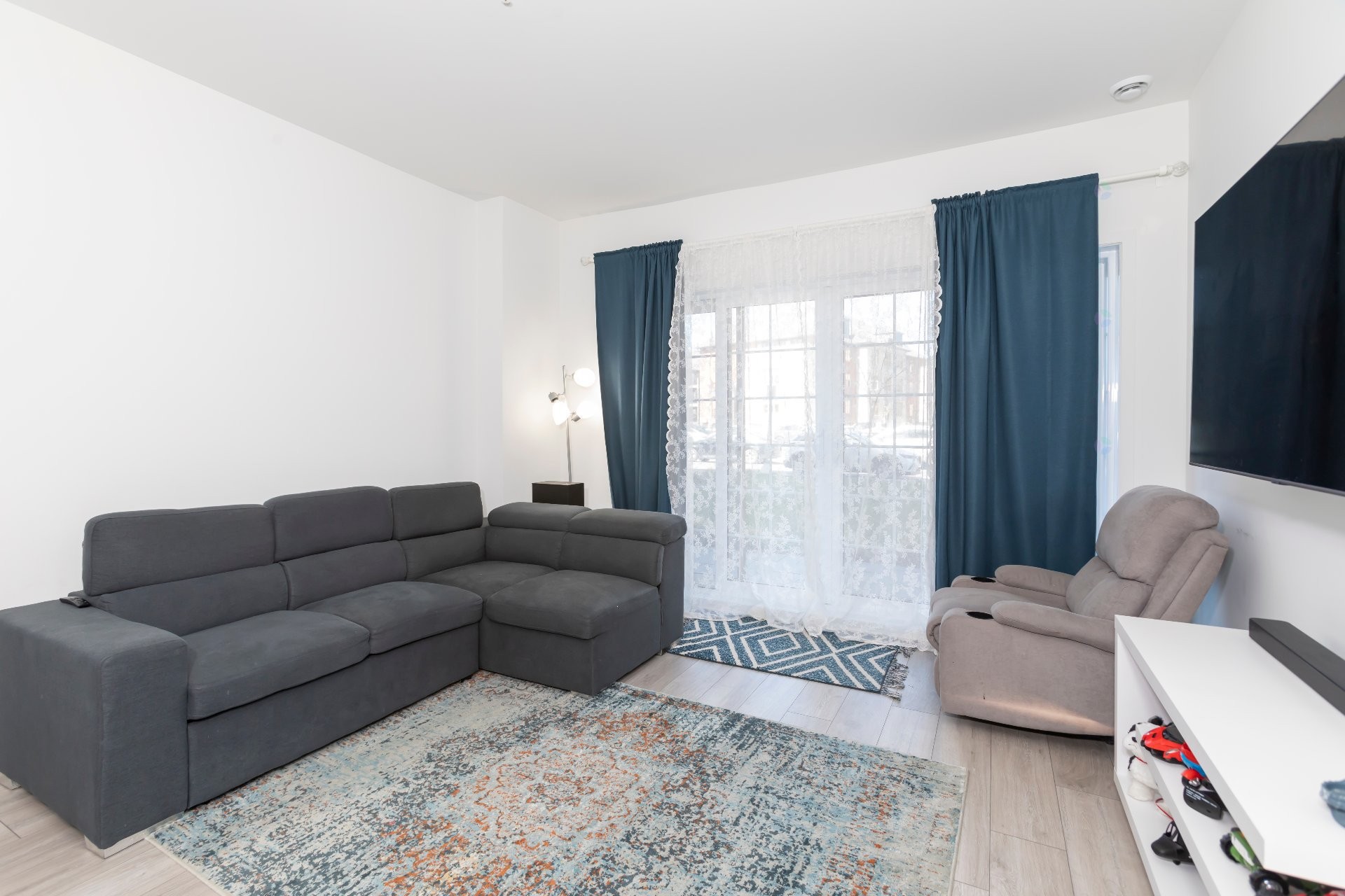 









9185


Rue Lennon

, 113,
Brossard,




QC
J3Y0R8

