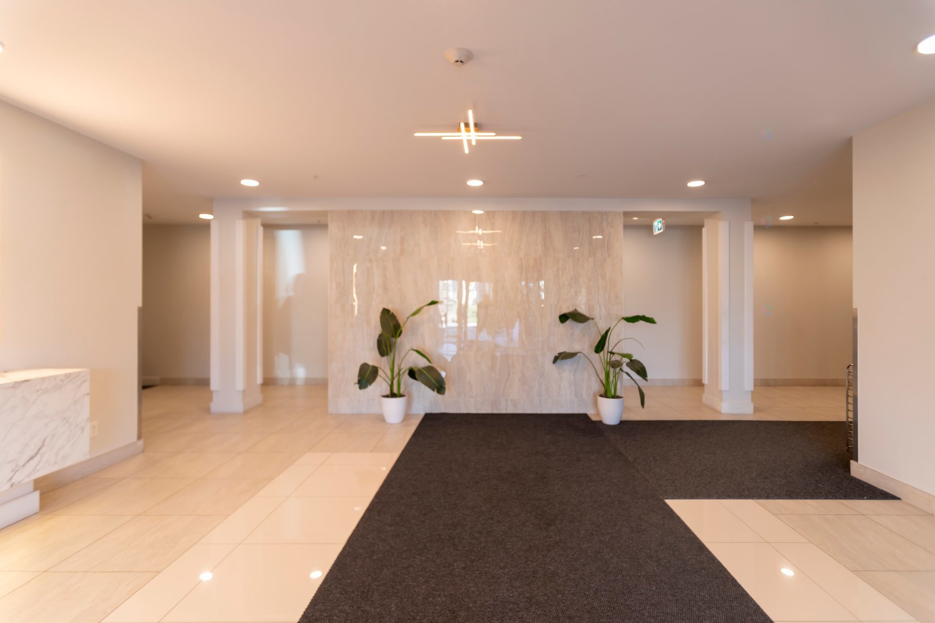 









9185


Rue Lennon

, 113,
Brossard,




QC
J3Y0R8

