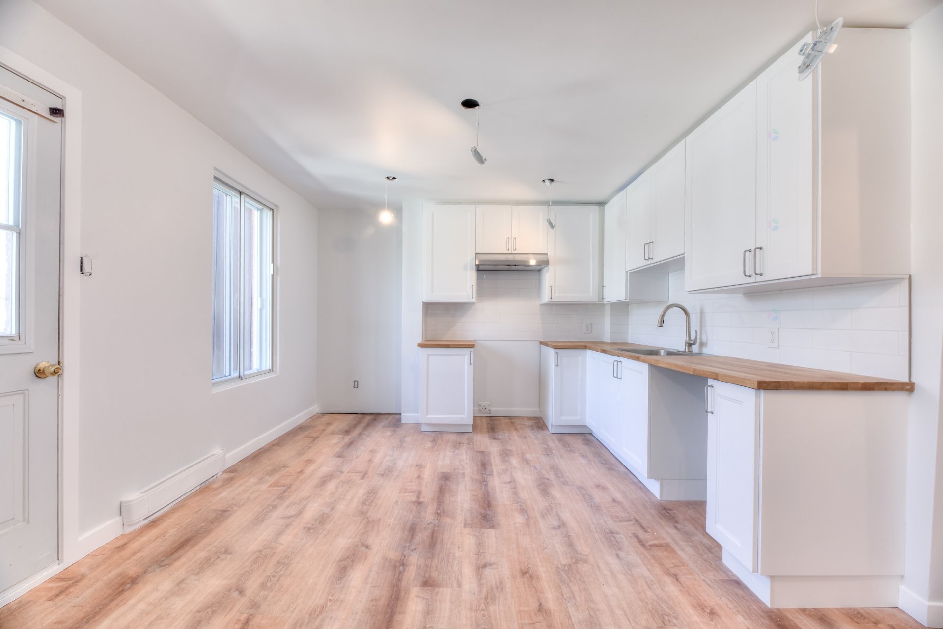 









12295


Rue Valmont

,
Montréal (Ahuntsic-Cartierville),




QC
H3M1A9

