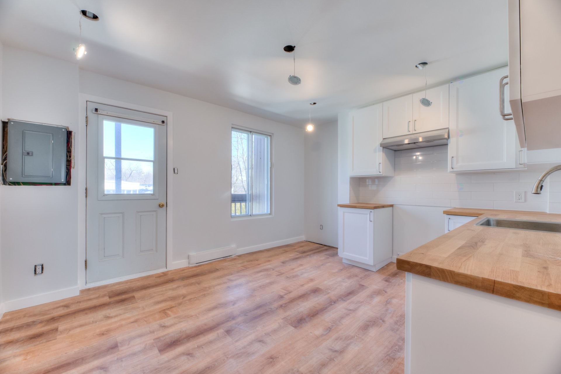 









12295


Rue Valmont

,
Montréal (Ahuntsic-Cartierville),




QC
H3M1A9

