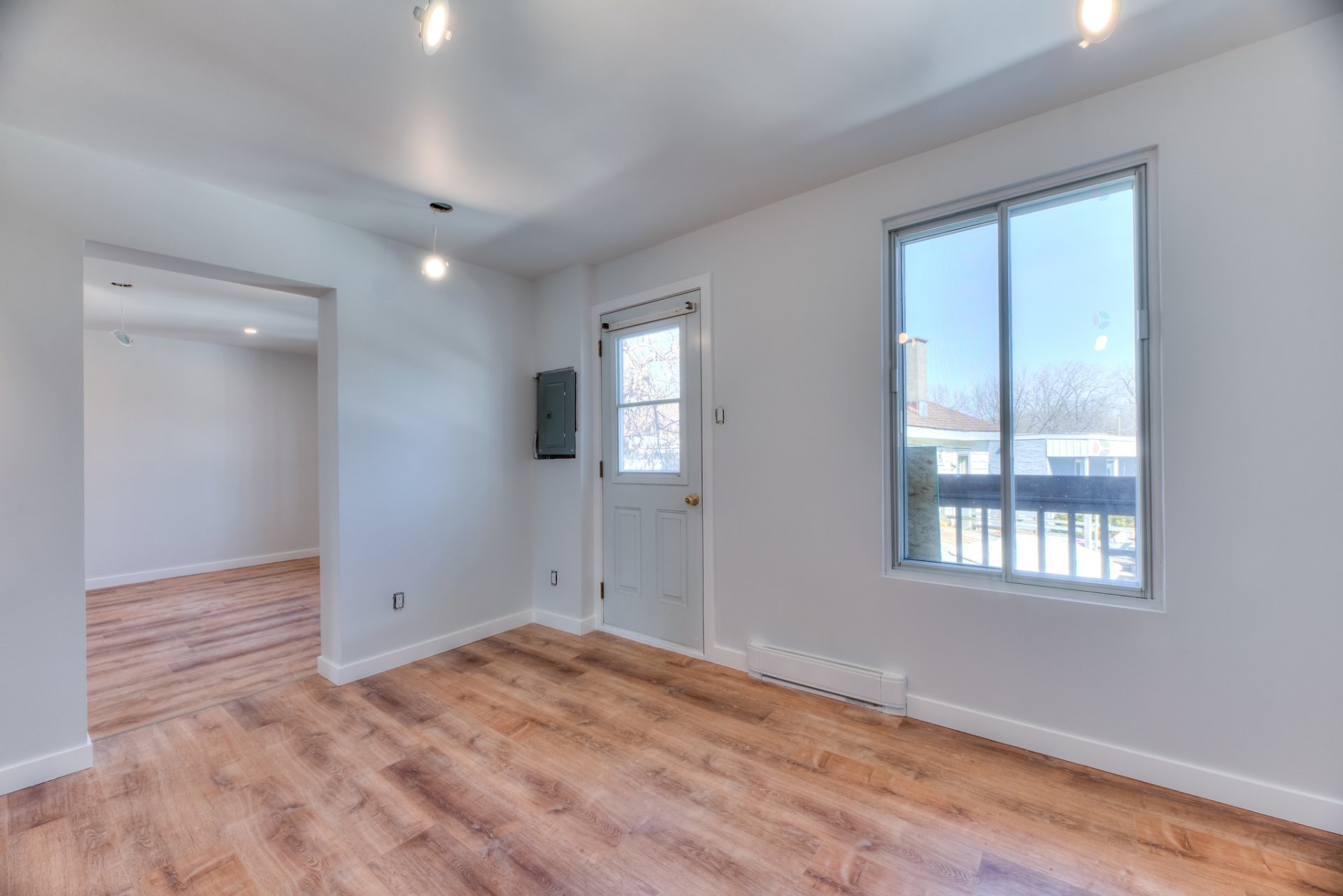 









12295


Rue Valmont

,
Montréal (Ahuntsic-Cartierville),




QC
H3M1A9

