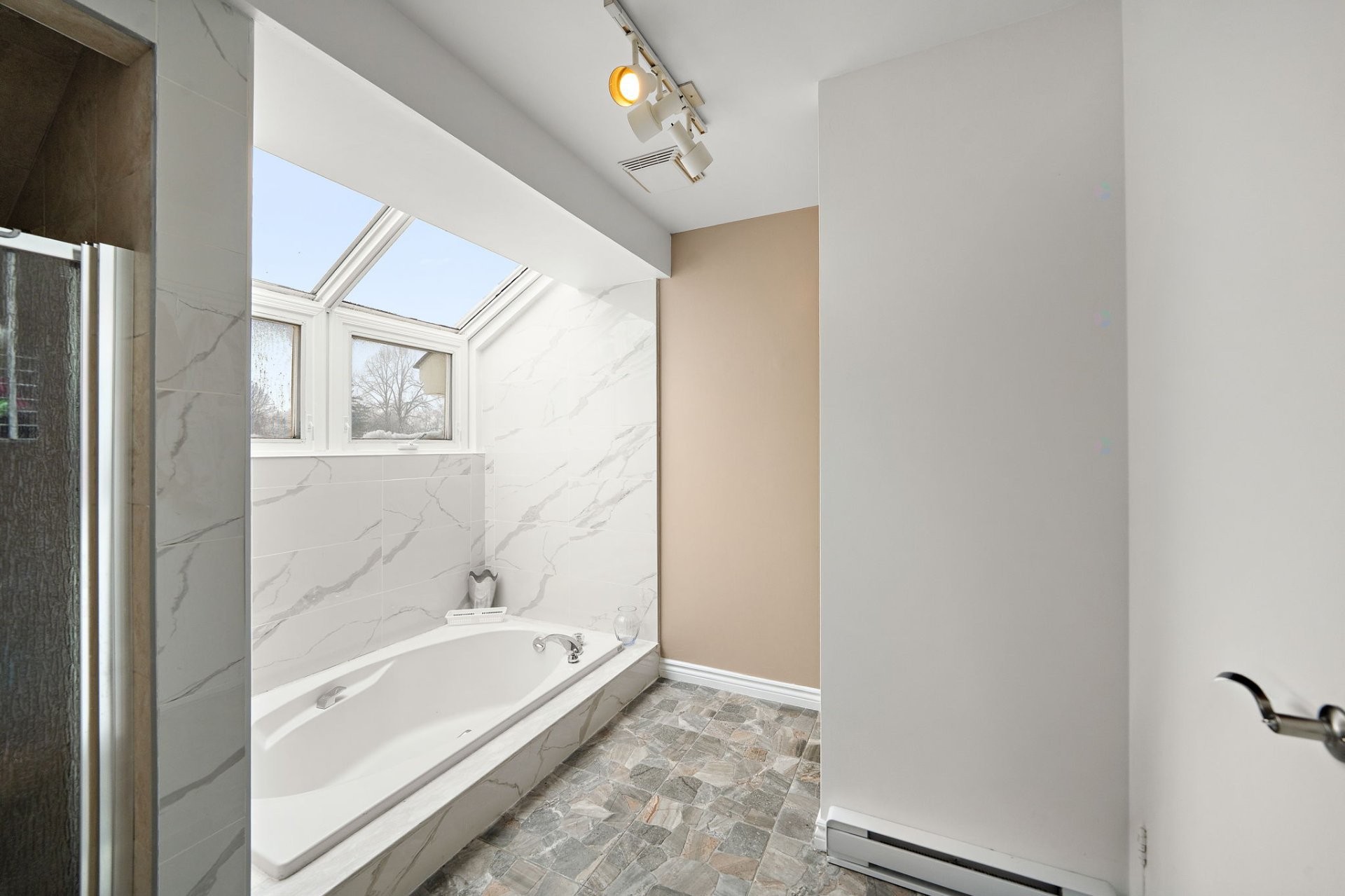 









5025


Rue des Cageux

,
Montréal (Pierrefonds-Roxboro),




QC
H9J3C2

