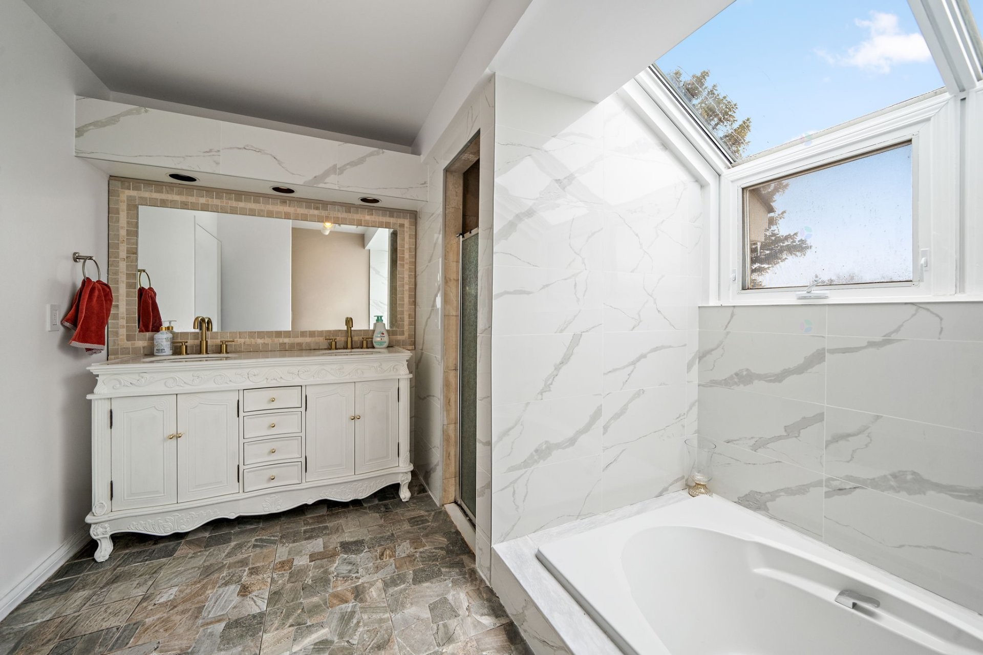 









5025


Rue des Cageux

,
Montréal (Pierrefonds-Roxboro),




QC
H9J3C2

