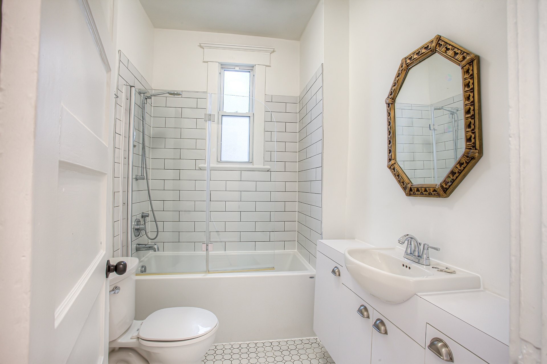 









2135


Boul. Édouard-Montpetit

, 6,
Montréal (Côte-des-Neiges/Notre-Dame-de-Grâce),




QC
H3T1J3

