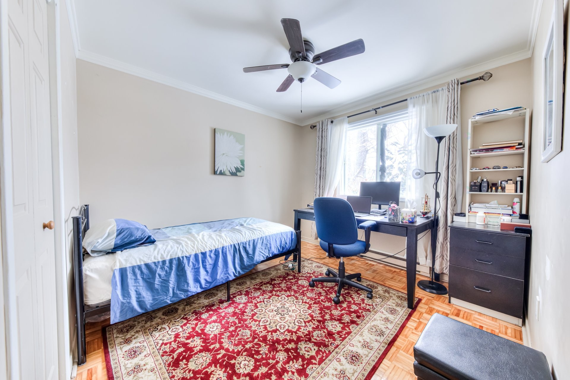 









1216


43e Avenue

,
Laval (Fabreville),




QC
H7R5A1

