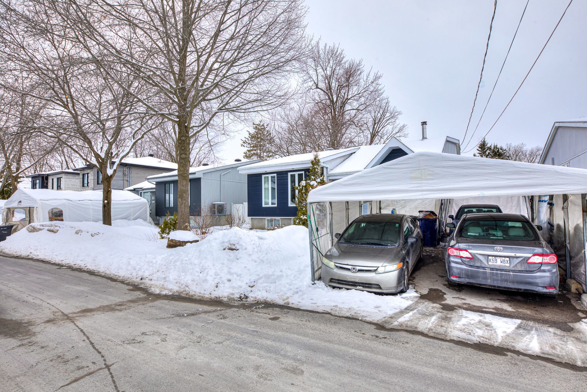 









1216


43e Avenue

,
Laval (Fabreville),




QC
H7R5A1

