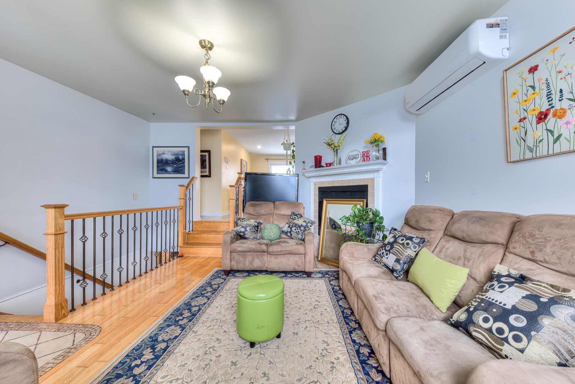 









1216


43e Avenue

,
Laval (Fabreville),




QC
H7R5A1

