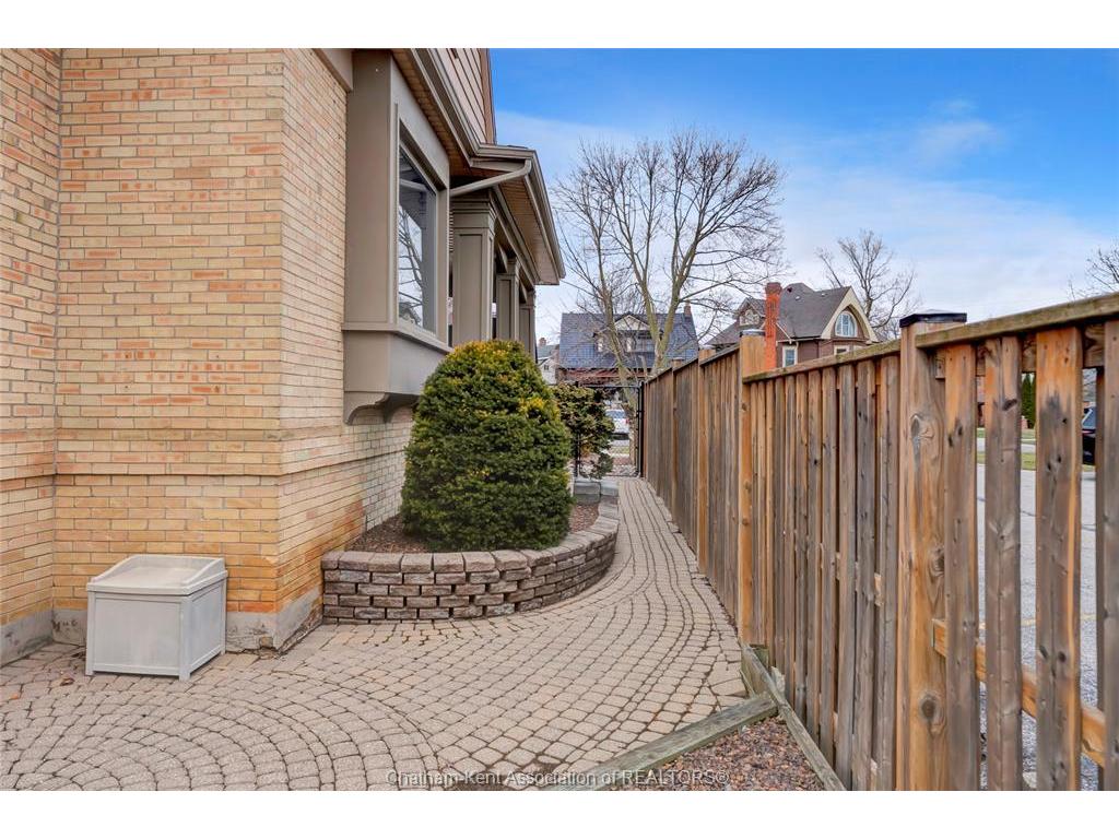 









16


Victoria

Avenue,
Chatham,




ON
N7L 2Z6

