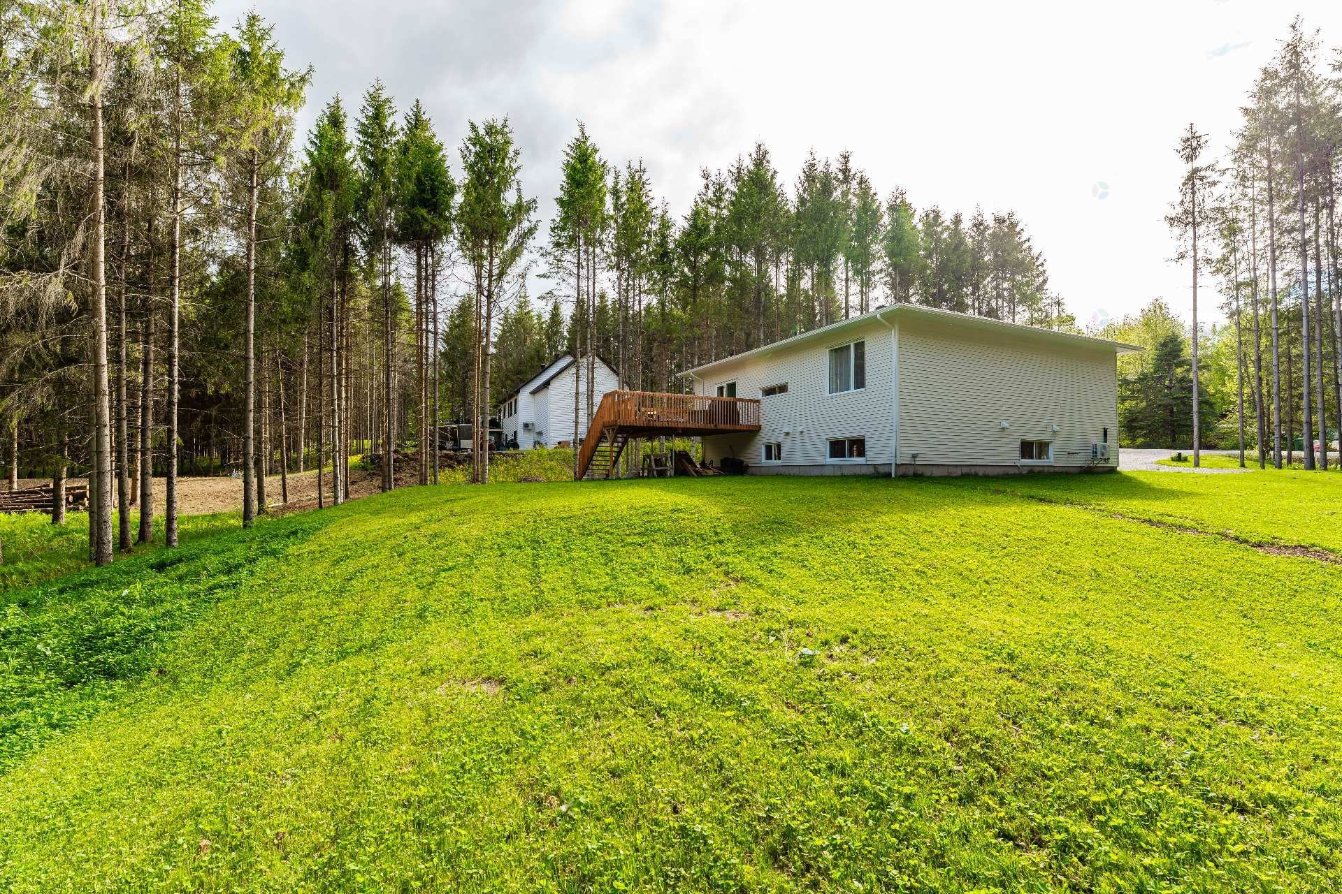 









2361


Ch. Deschesne 

,
Saint-Denis-de-Brompton,




QC
J0B2P0

