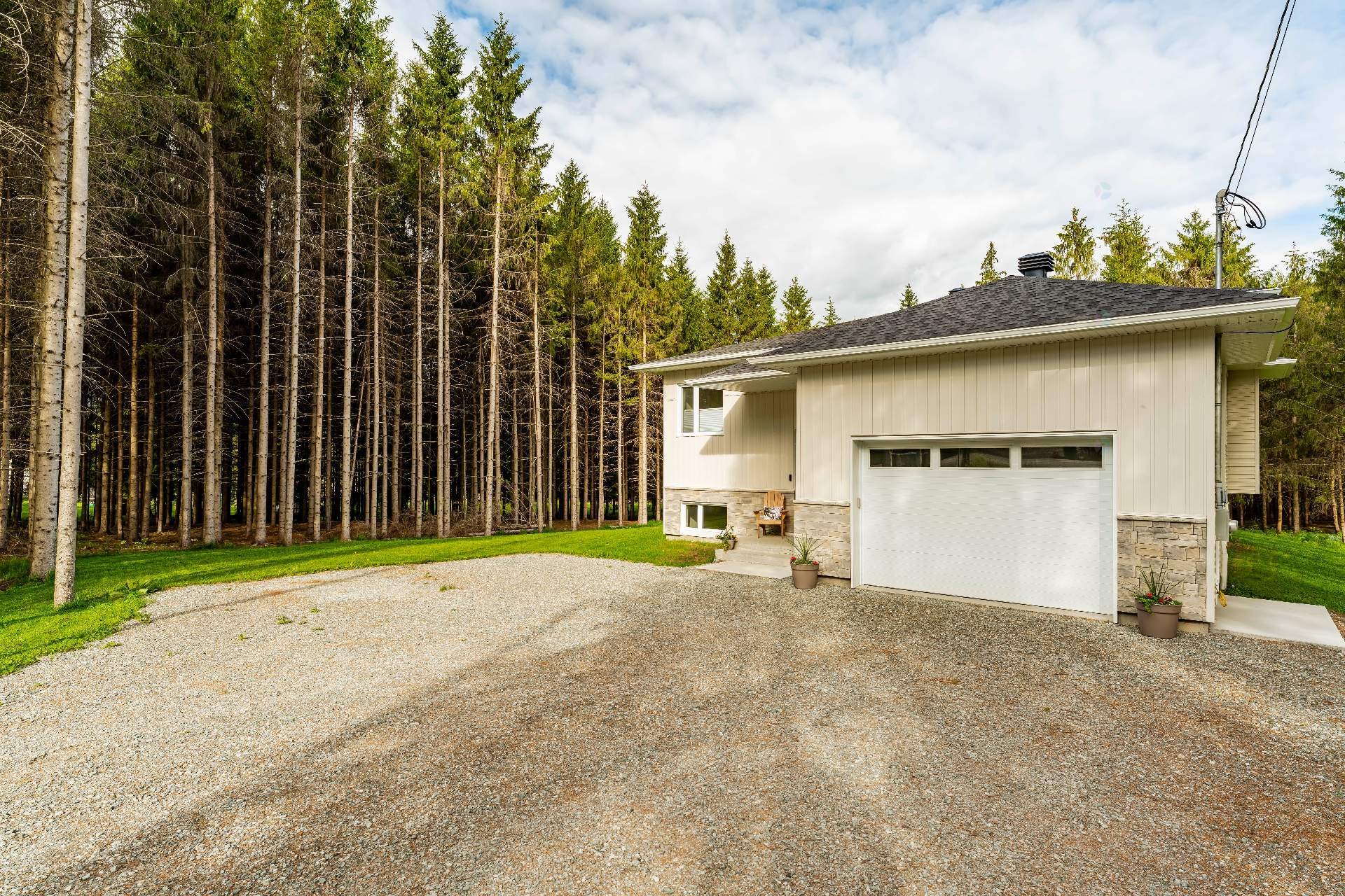 









2361


Ch. Deschesne 

,
Saint-Denis-de-Brompton,




QC
J0B2P0


