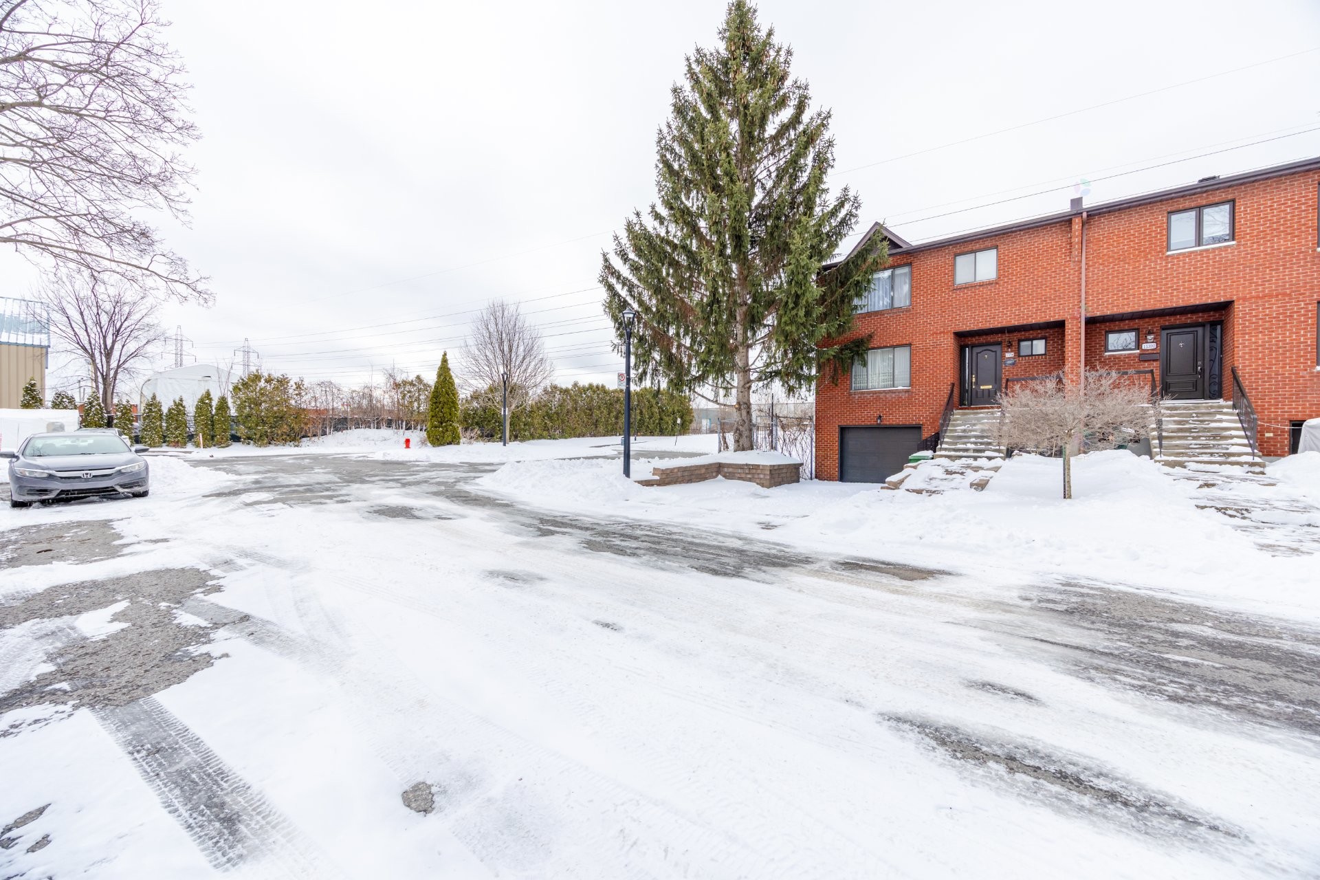 









11374


Rue Poincaré

,
Montréal (Ahuntsic-Cartierville),




QC
H3L3L7

