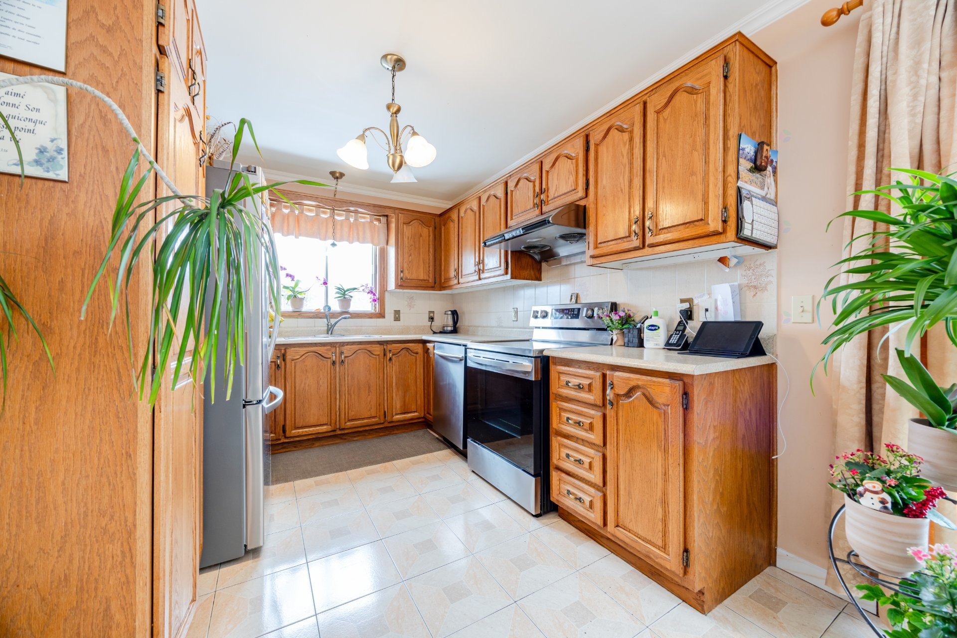 









11374


Rue Poincaré

,
Montréal (Ahuntsic-Cartierville),




QC
H3L3L7

