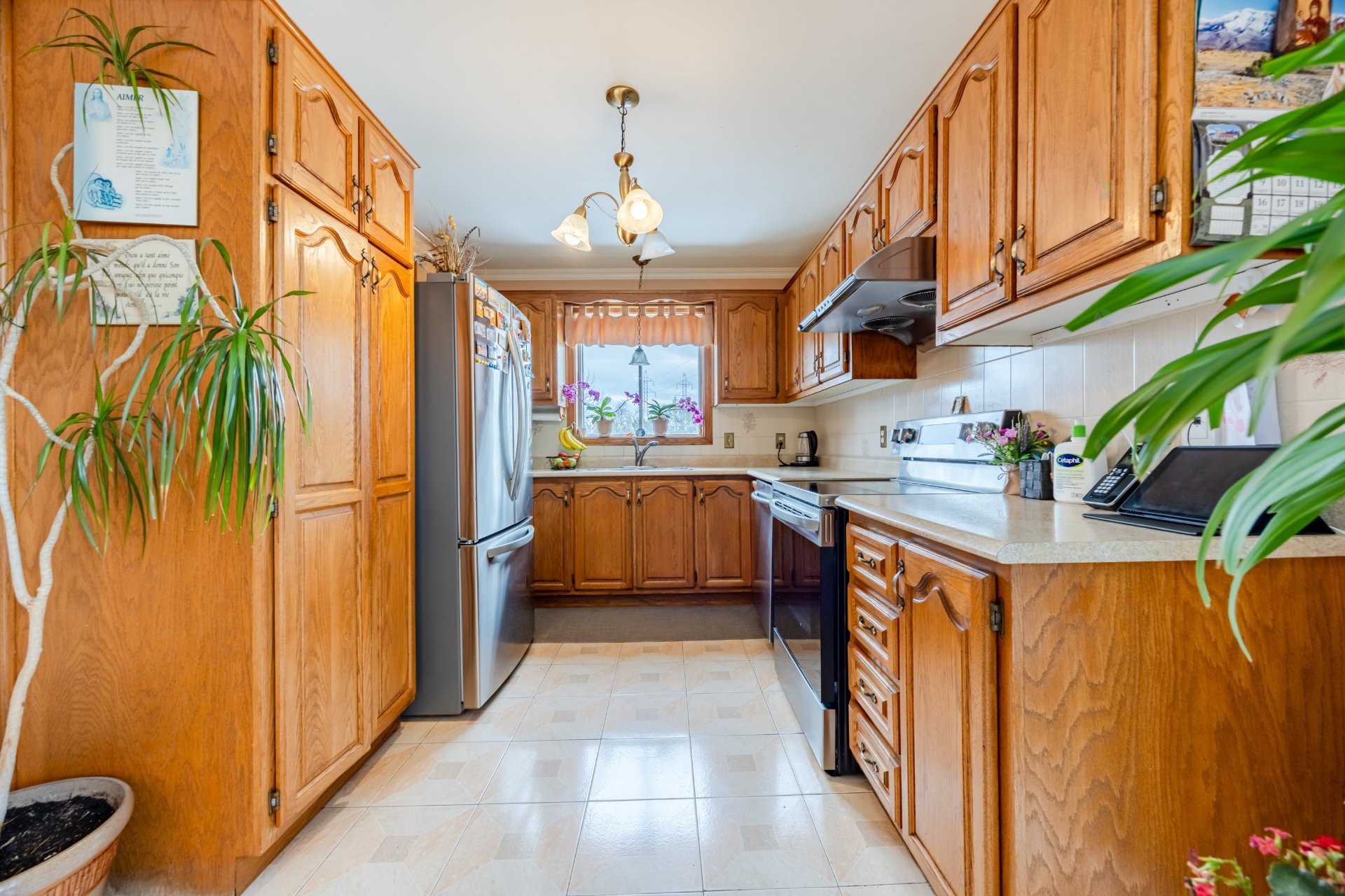 









11374


Rue Poincaré

,
Montréal (Ahuntsic-Cartierville),




QC
H3L3L7

