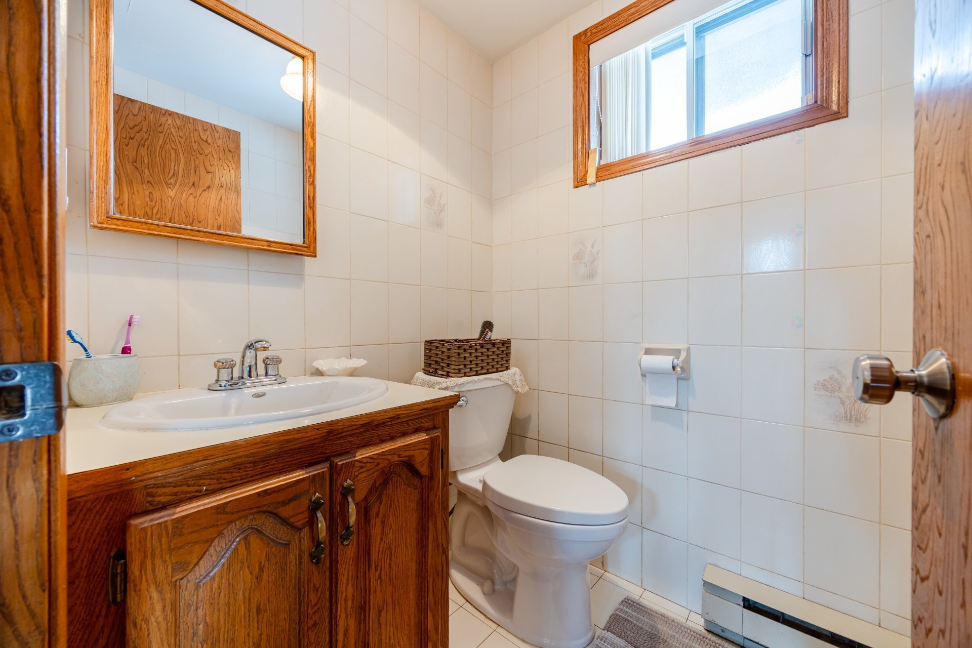 









11374


Rue Poincaré

,
Montréal (Ahuntsic-Cartierville),




QC
H3L3L7

