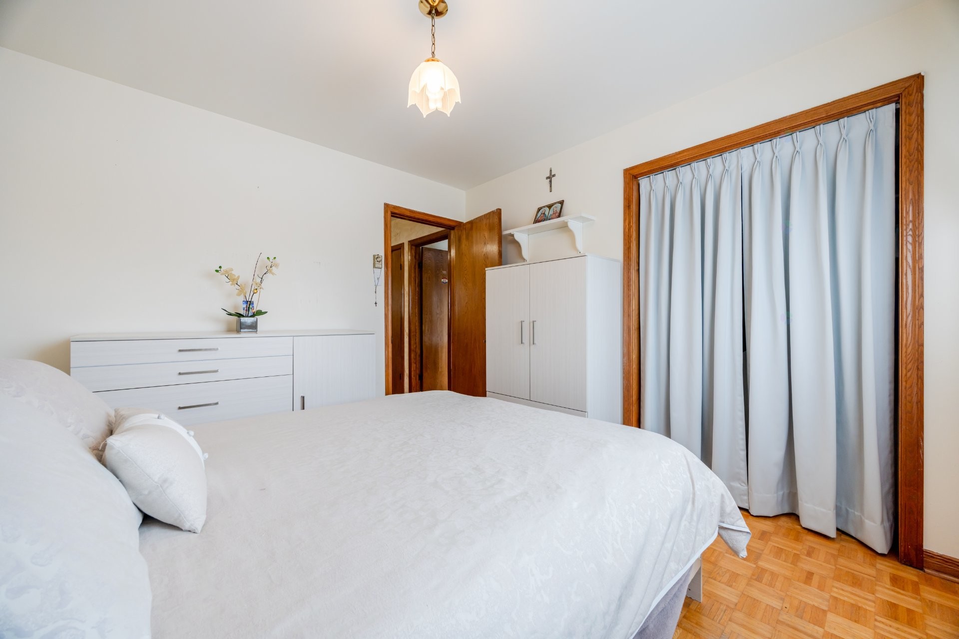 









11374


Rue Poincaré

,
Montréal (Ahuntsic-Cartierville),




QC
H3L3L7

