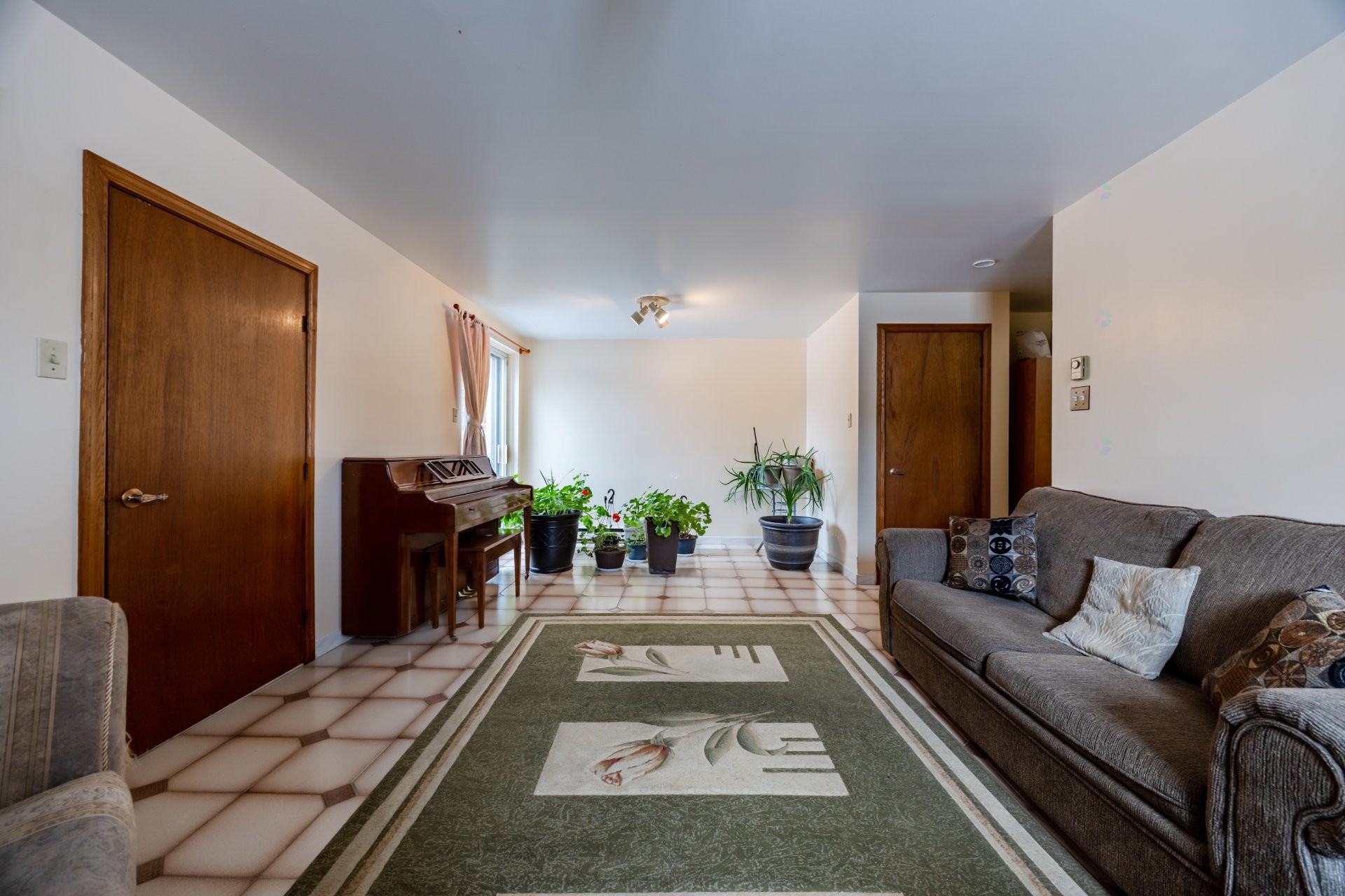 









11374


Rue Poincaré

,
Montréal (Ahuntsic-Cartierville),




QC
H3L3L7

