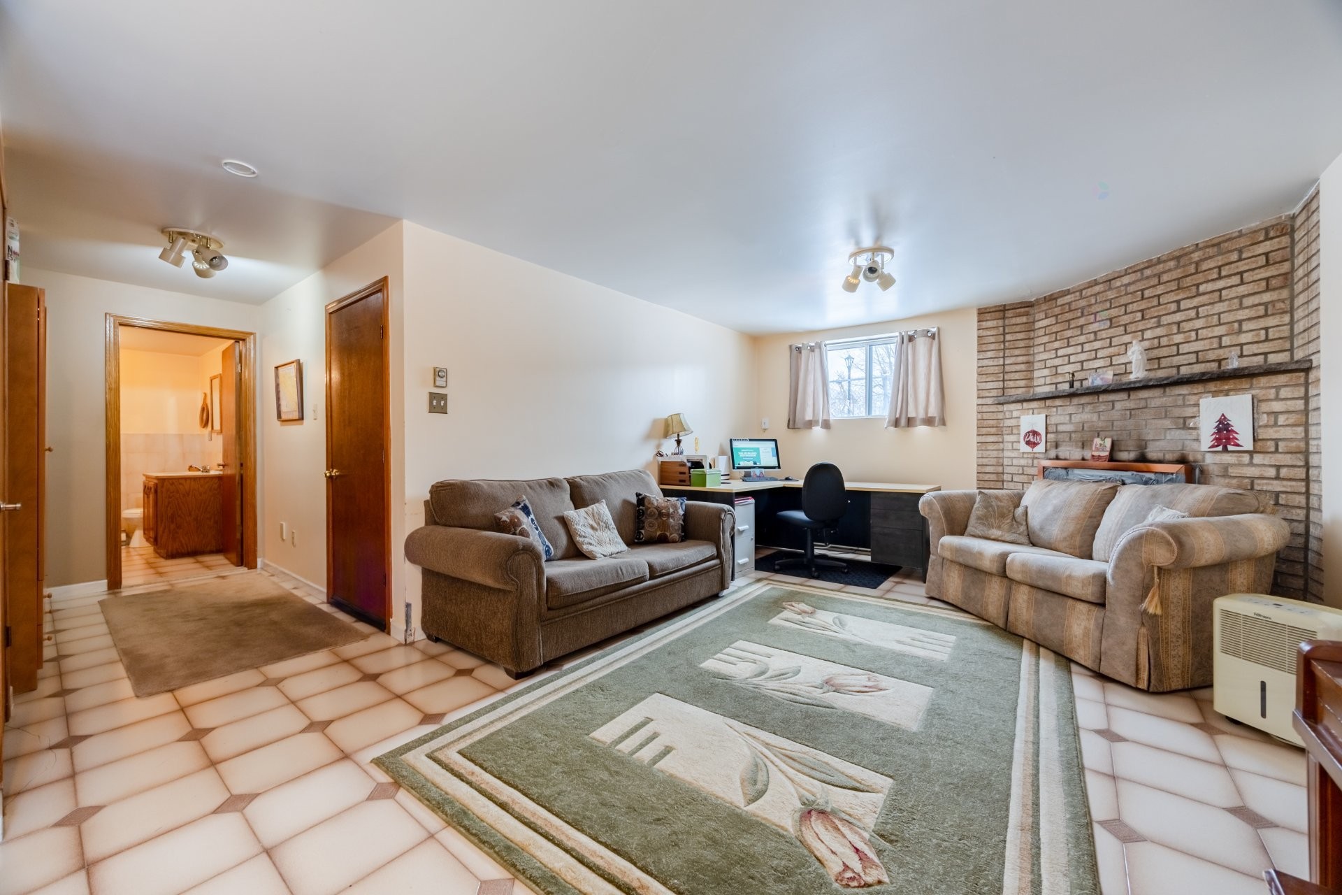 









11374


Rue Poincaré

,
Montréal (Ahuntsic-Cartierville),




QC
H3L3L7

