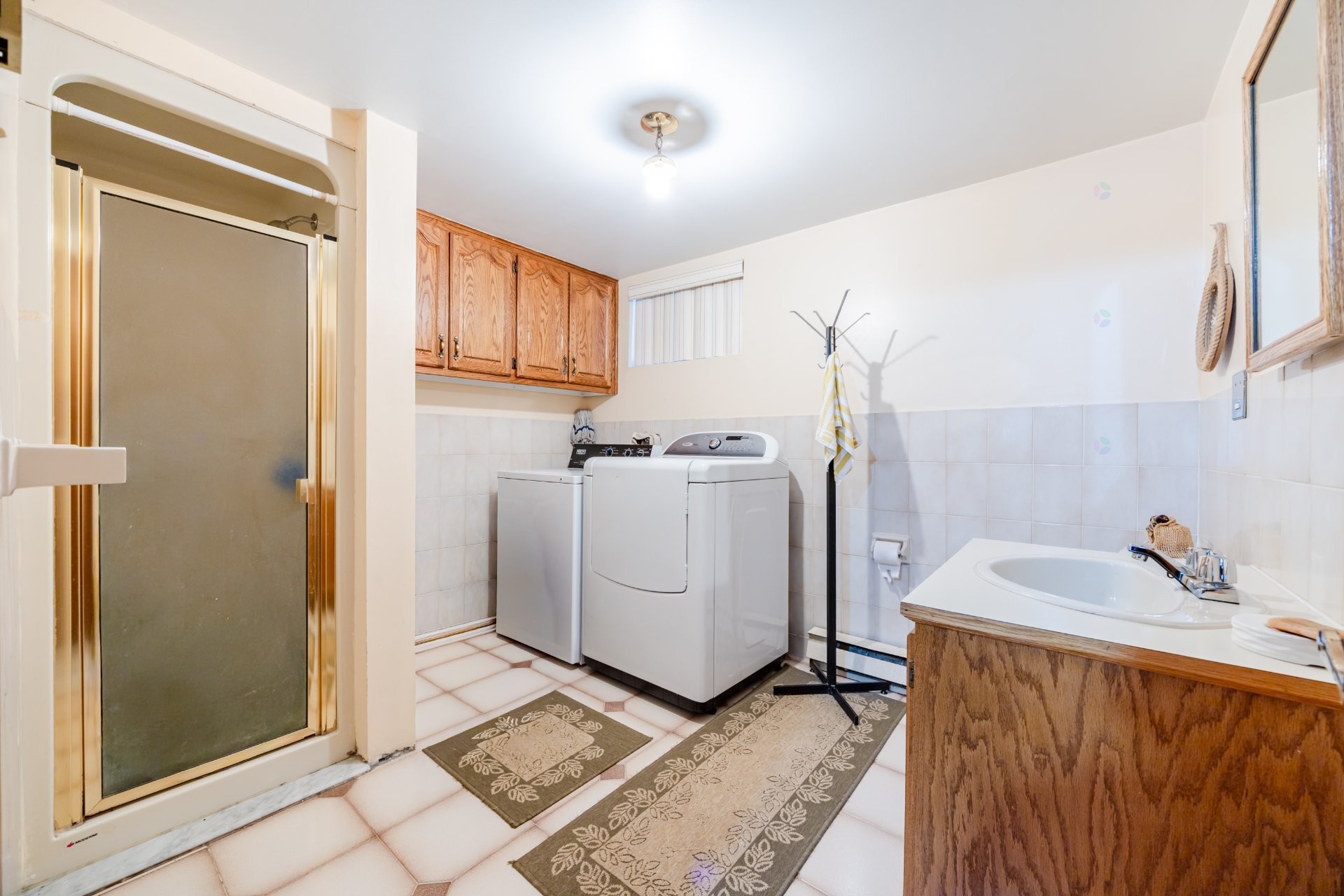 









11374


Rue Poincaré

,
Montréal (Ahuntsic-Cartierville),




QC
H3L3L7

