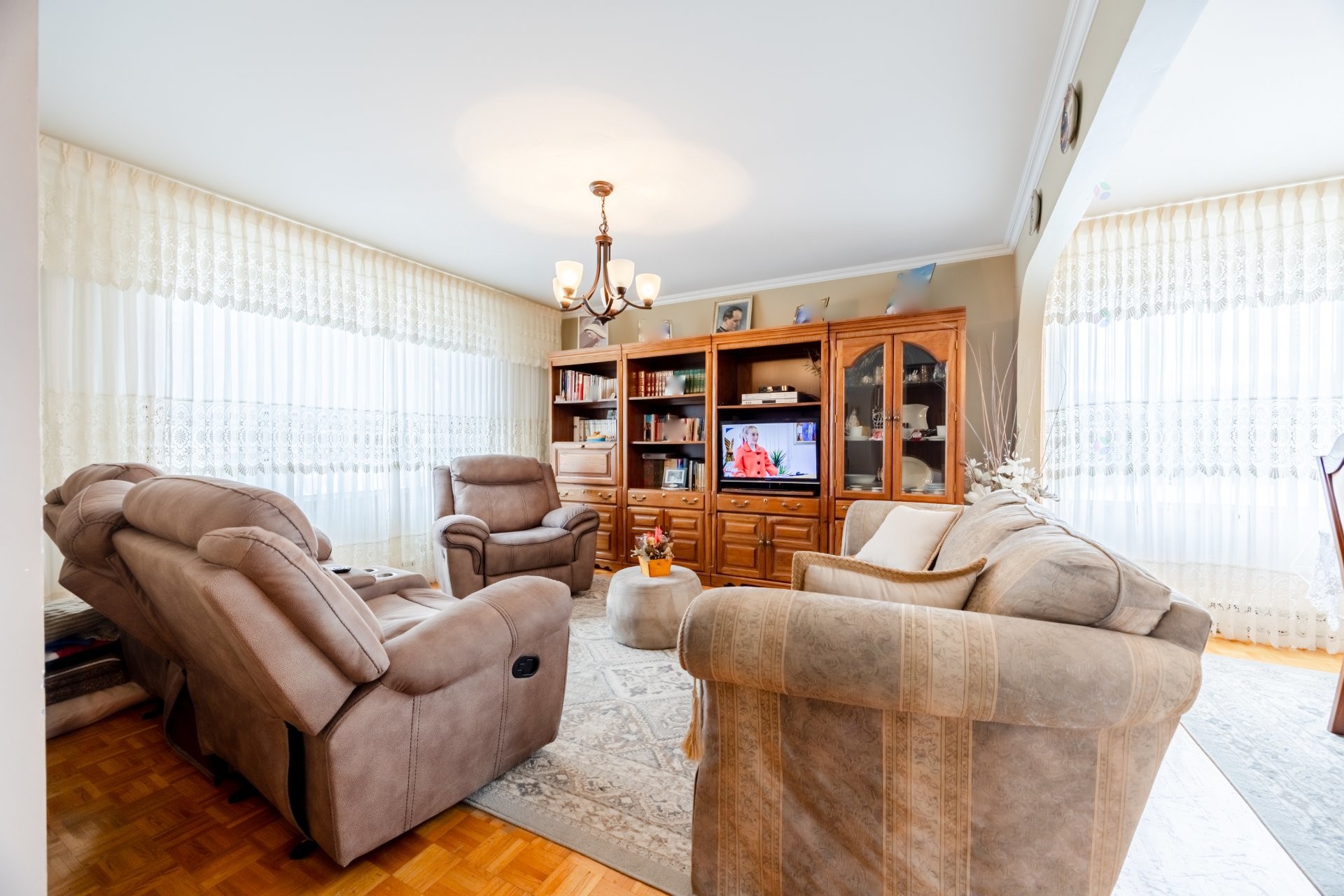 









11374


Rue Poincaré

,
Montréal (Ahuntsic-Cartierville),




QC
H3L3L7

