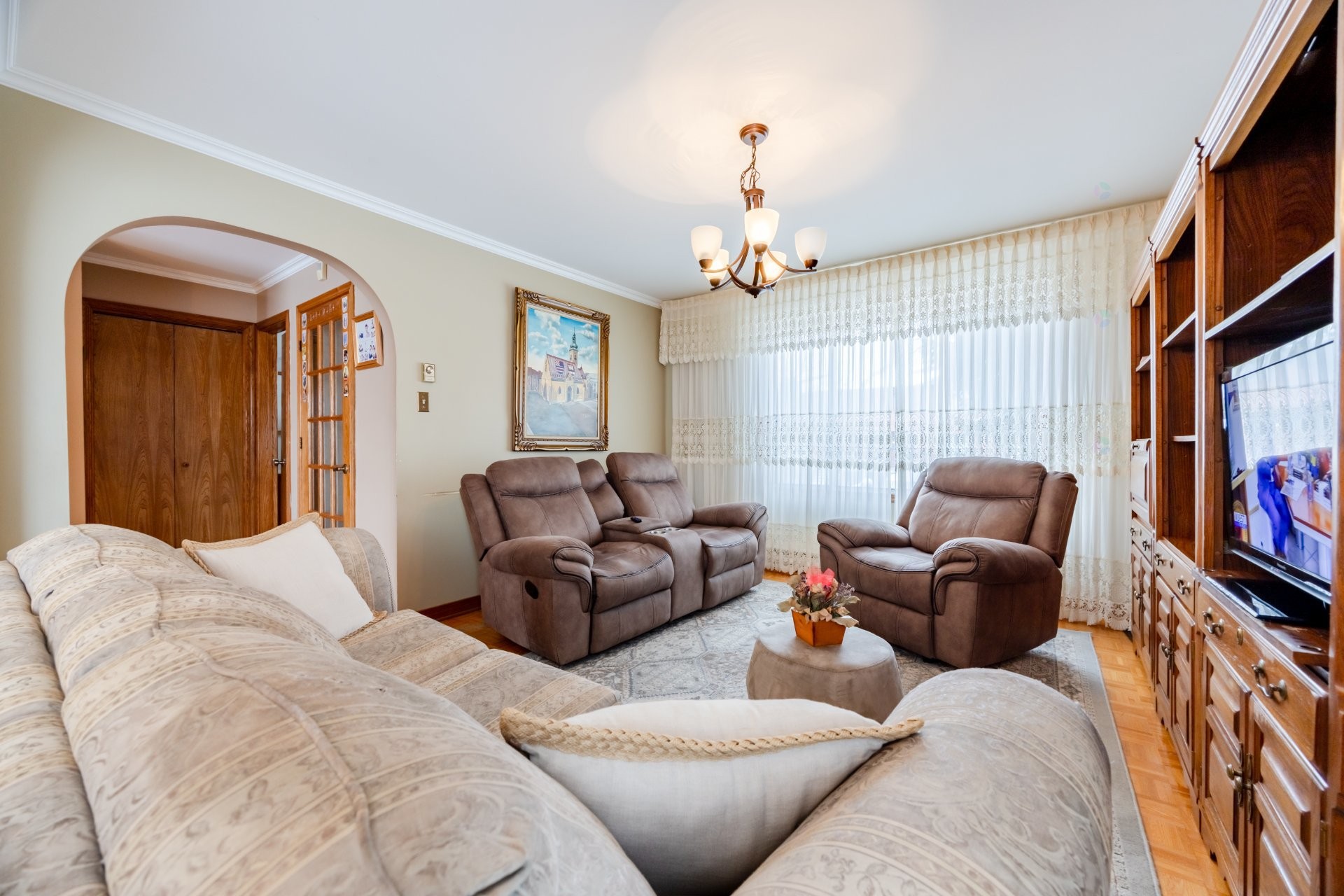 









11374


Rue Poincaré

,
Montréal (Ahuntsic-Cartierville),




QC
H3L3L7

