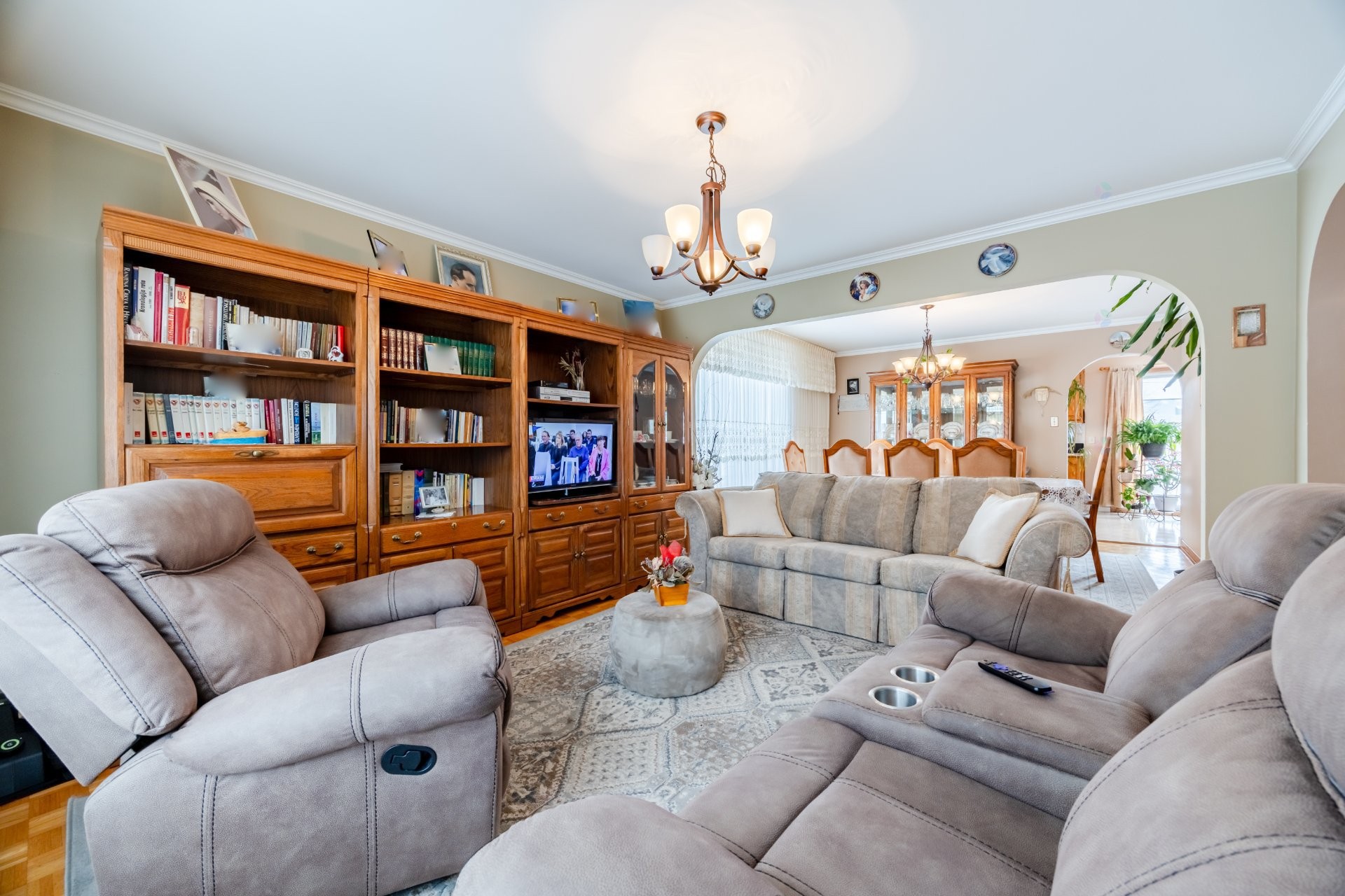 









11374


Rue Poincaré

,
Montréal (Ahuntsic-Cartierville),




QC
H3L3L7

