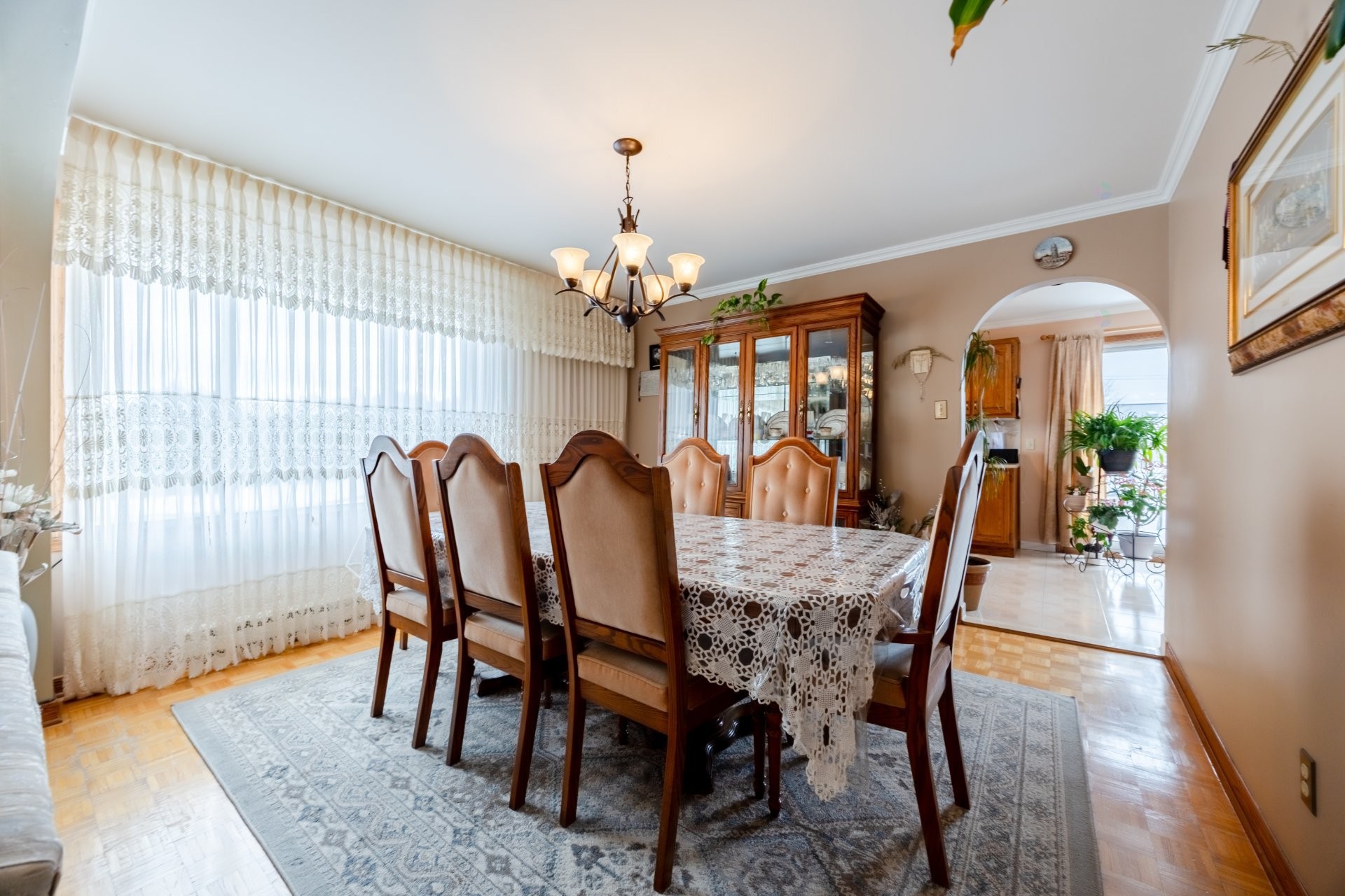 









11374


Rue Poincaré

,
Montréal (Ahuntsic-Cartierville),




QC
H3L3L7

